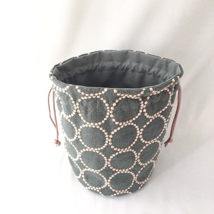 まる底巾着バッグ(ミナペルホネン タンバリン柄)グレーグリーン | くらしこ