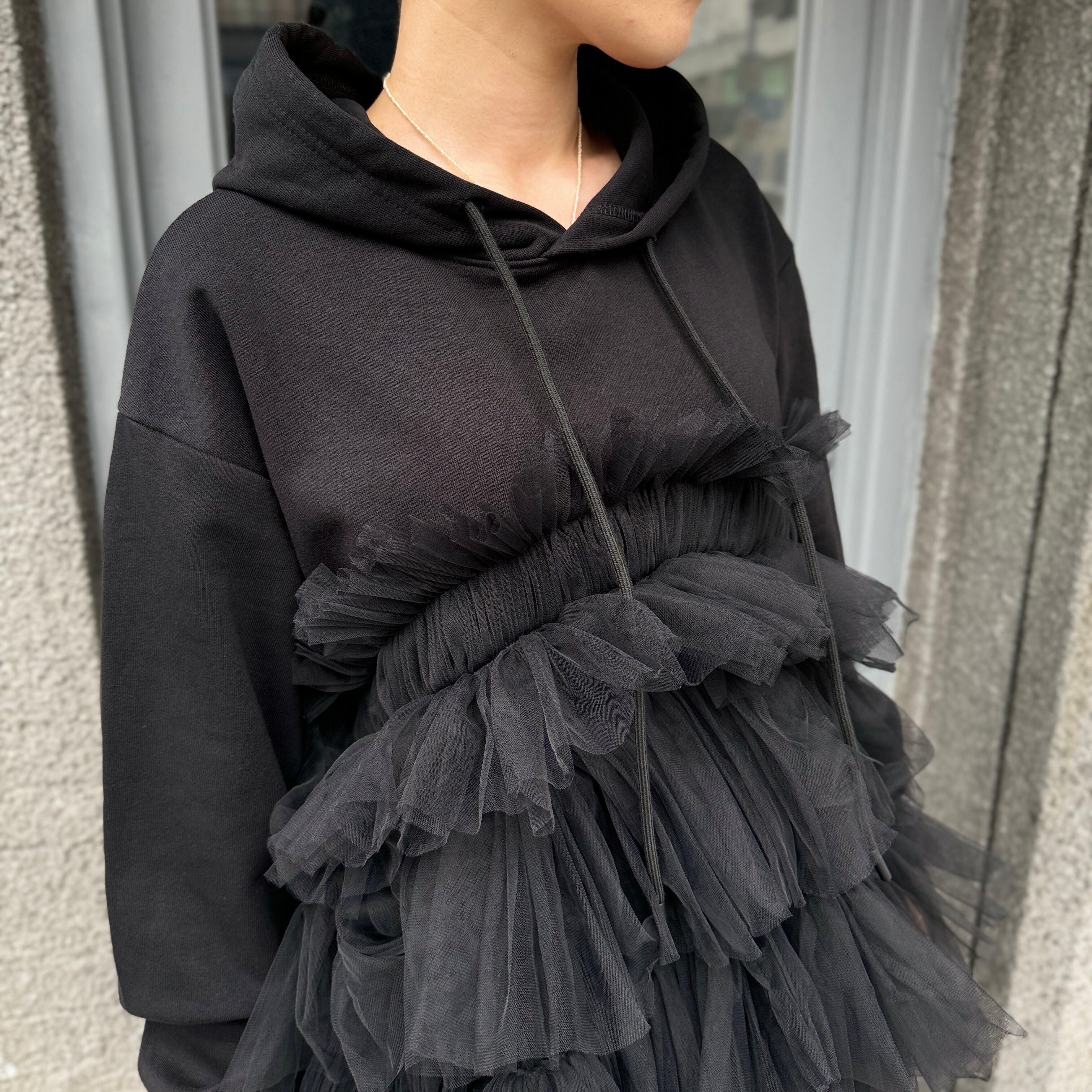 VIVIANO / Gathered Tulle Hoodie / BLACK | ふぁいん