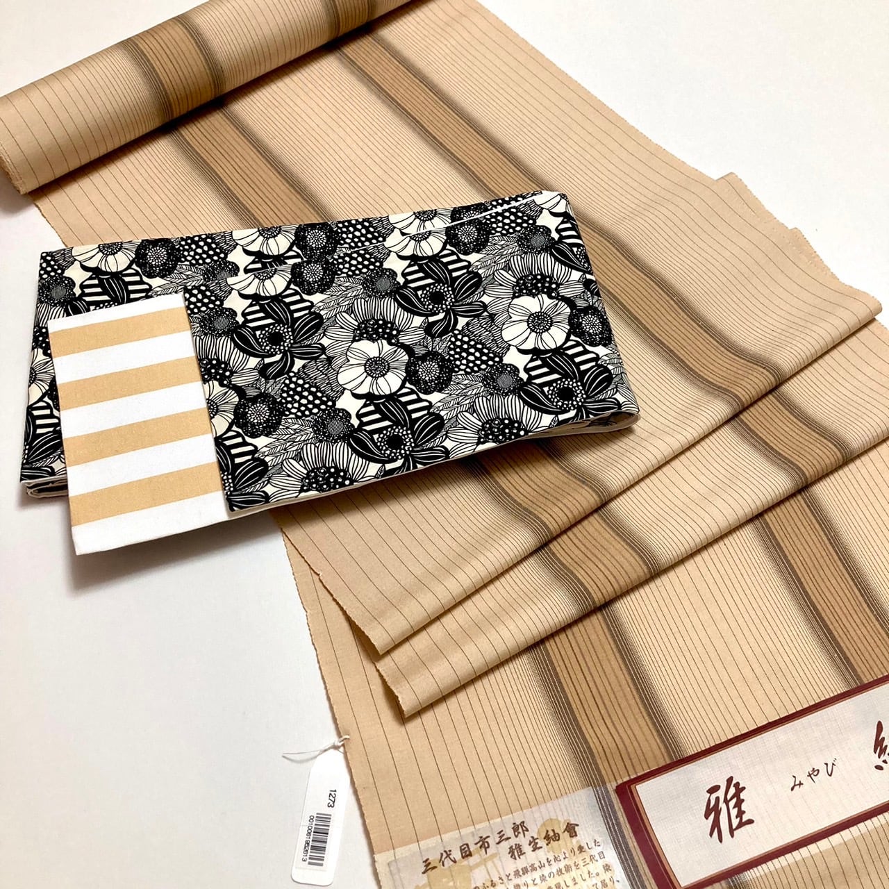 正絹　三代目市三郎　紬　反物　未使用品 新品> 反物 正絹 三代目市三郎 雅生紬曾 紬 花格子 （着尺）/ 送料無料