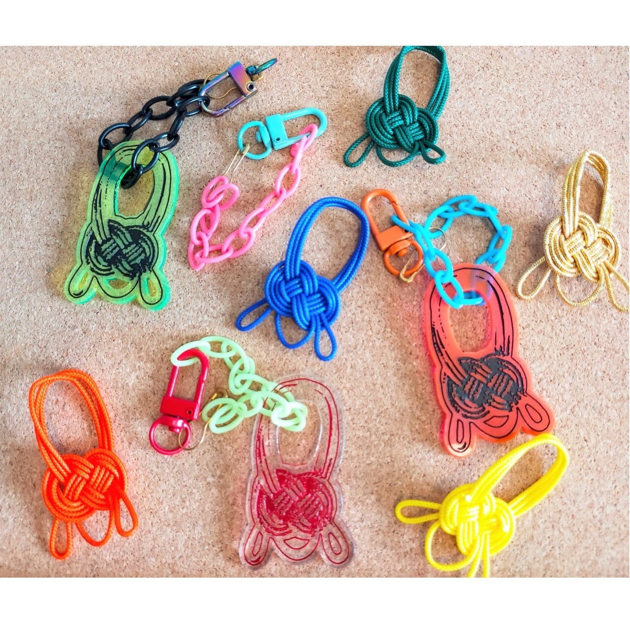 アクリル製キーチェーン 糸掛け （＆＆とと コラボ）三線 さんしん