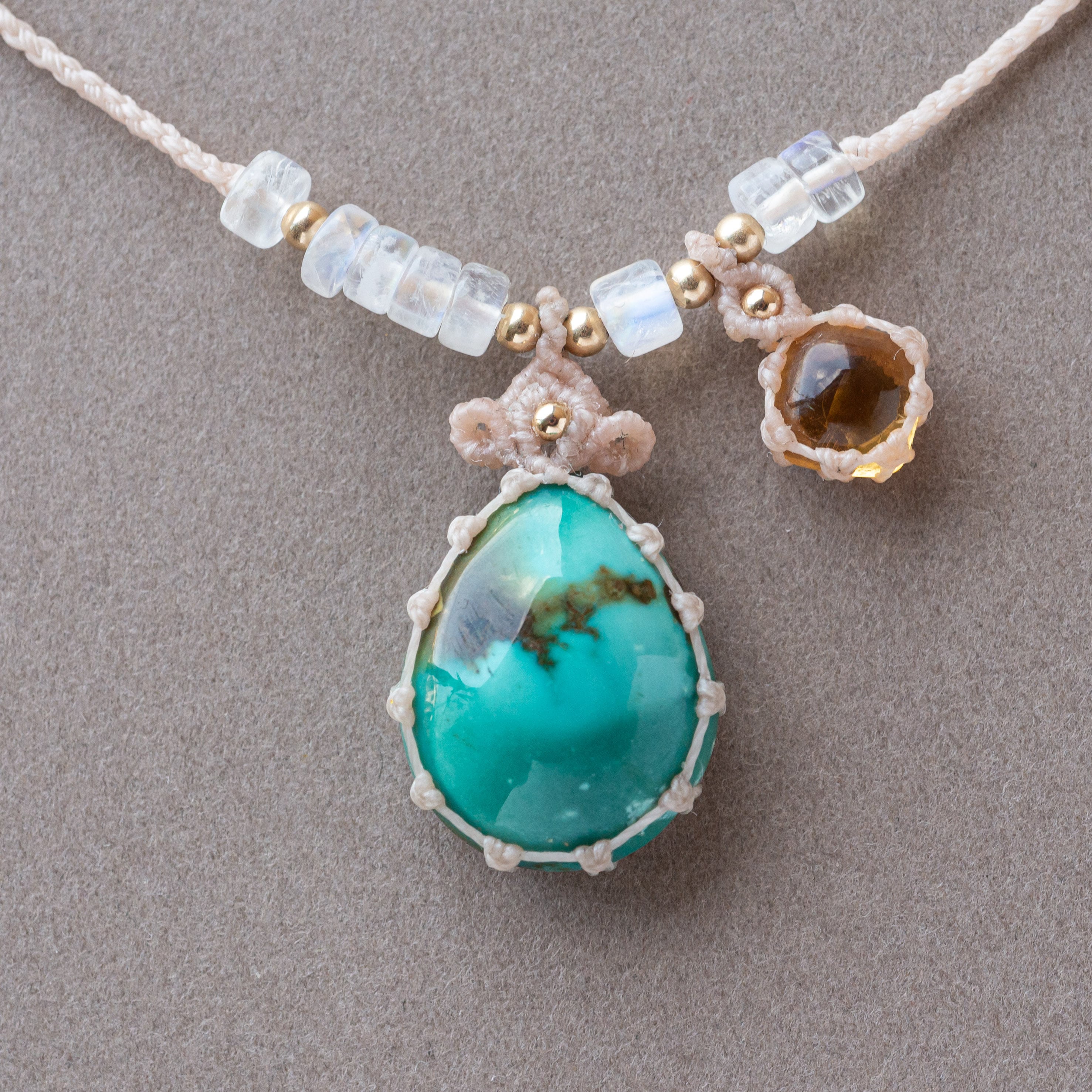 チベット産ターコイズとシトリンのマクラメ編み 天然石ネックレス