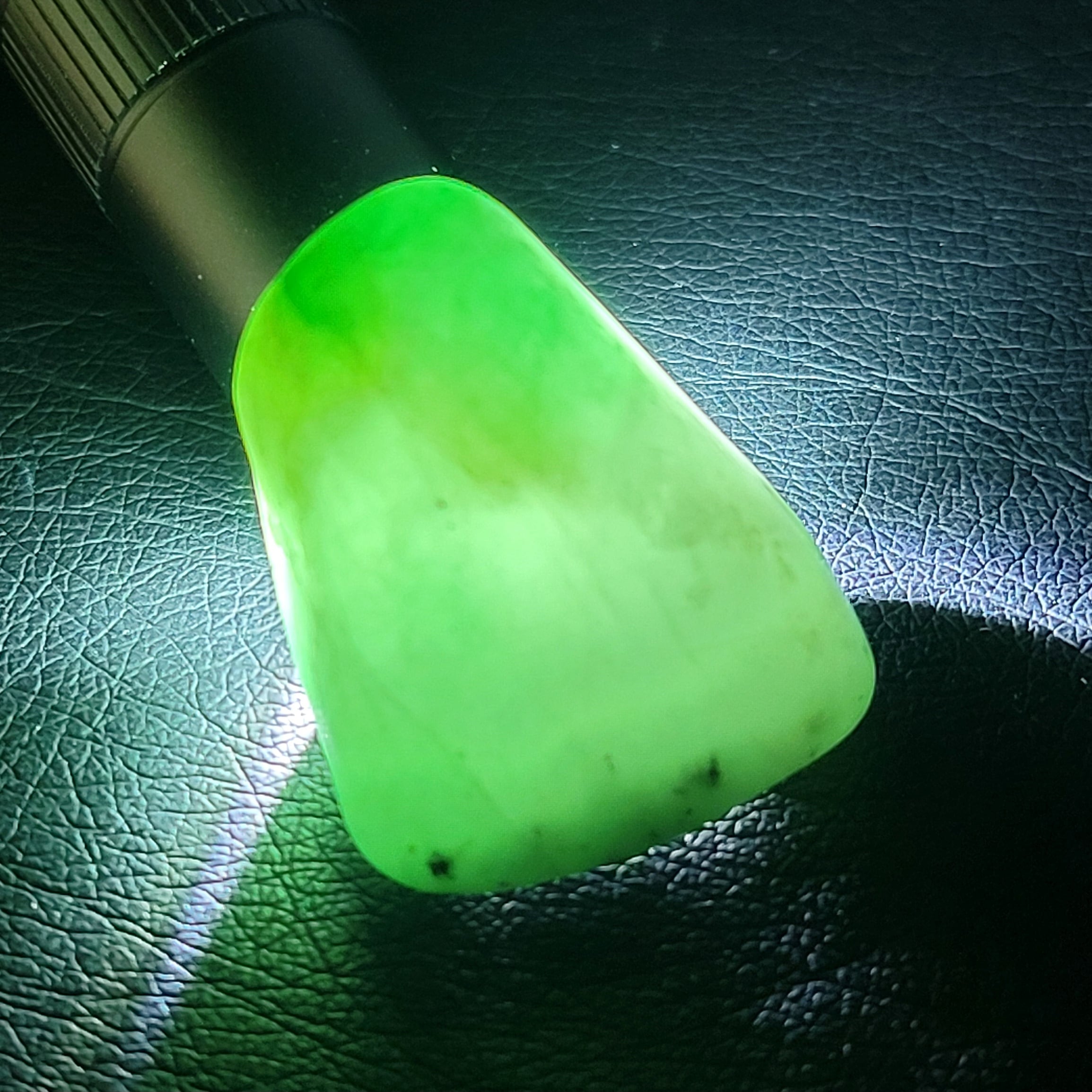 糸魚川翡翠:海石 BGU0146 | 糸魚川翡翠工芸家 赤羽可行BASE