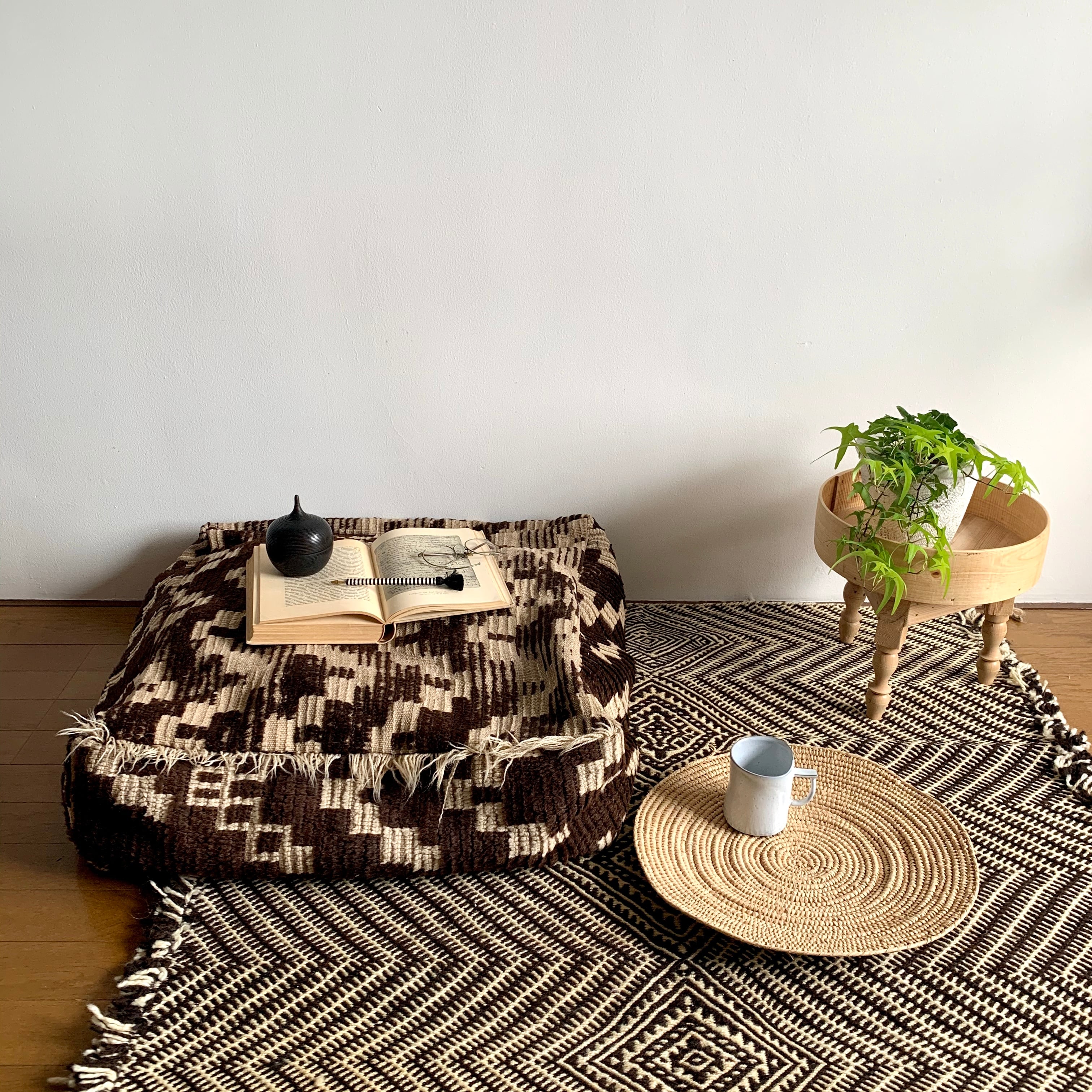 オールドラグをリメイクしたプフ | モロッコの暮らしと手しごと