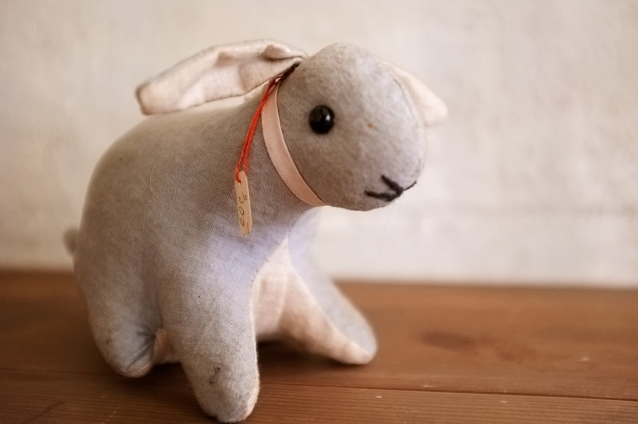 フランス 青いうさぎさんと薔薇色のリボンa ドール アンティーク