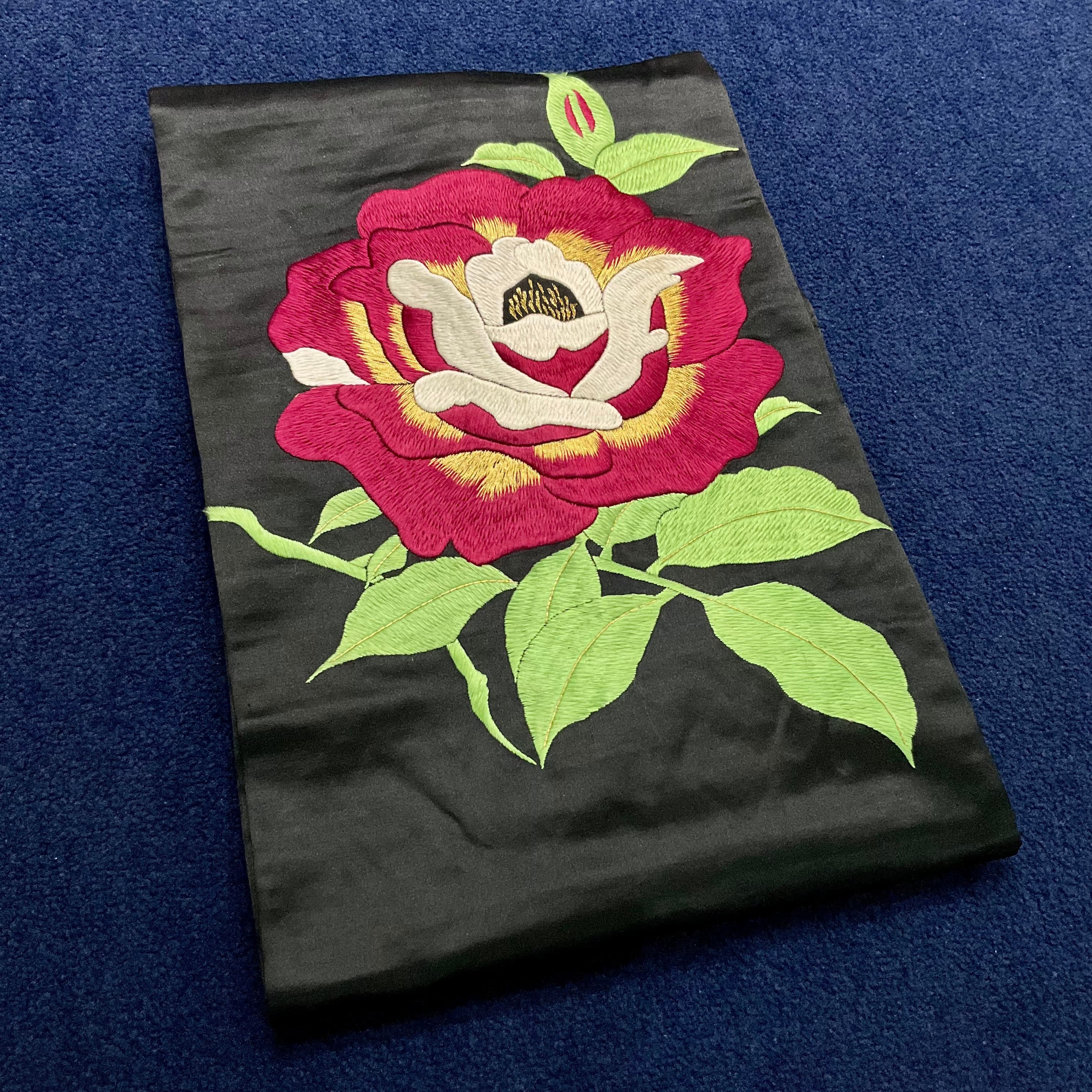 紅い薔薇＊刺繍 ローズ バラ 赤 ワインレッド 繻子 花 アンティーク