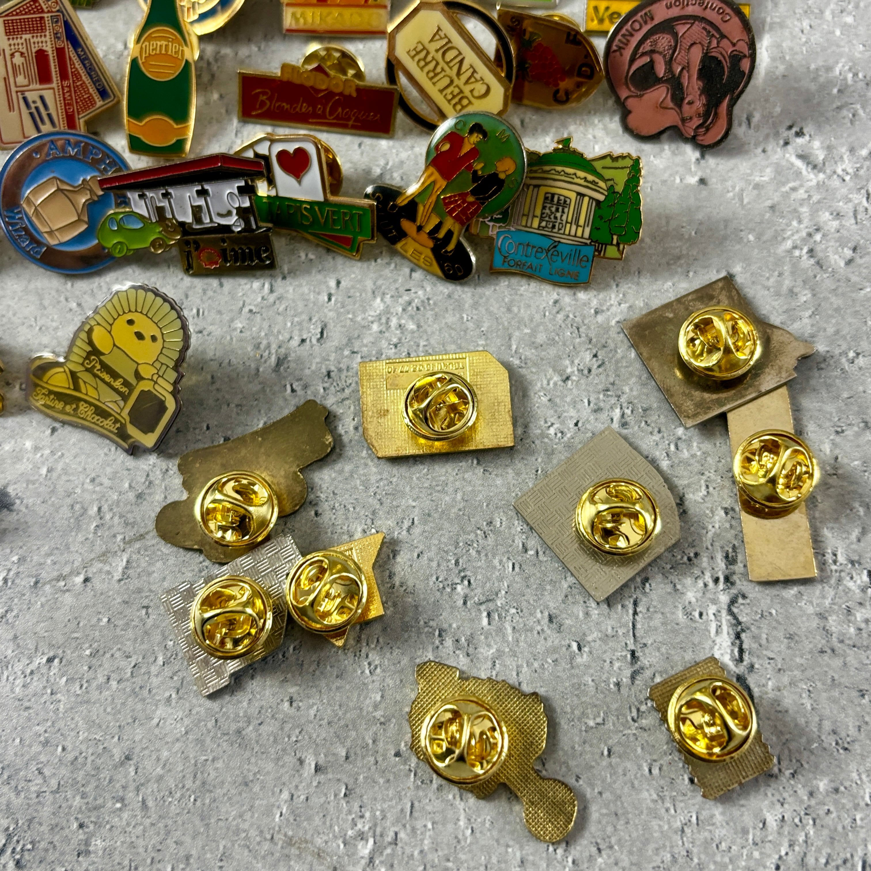 フランス雑貨☆ピンバッジ100個セット☆ ピンバッジ フランス まとめ