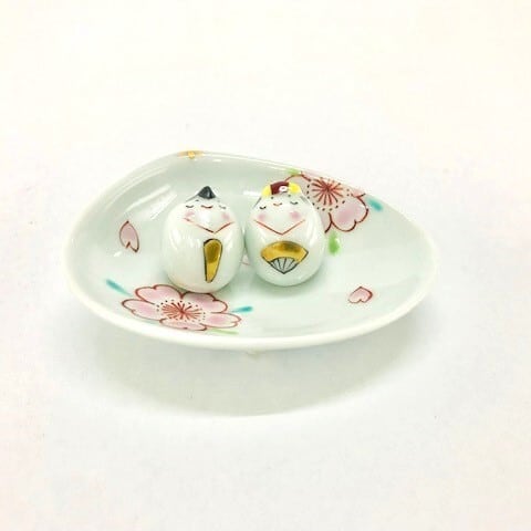 青花】豆雛人形2人揃（桜絵、貝型台皿付） | 株式会社 小島芳栄堂