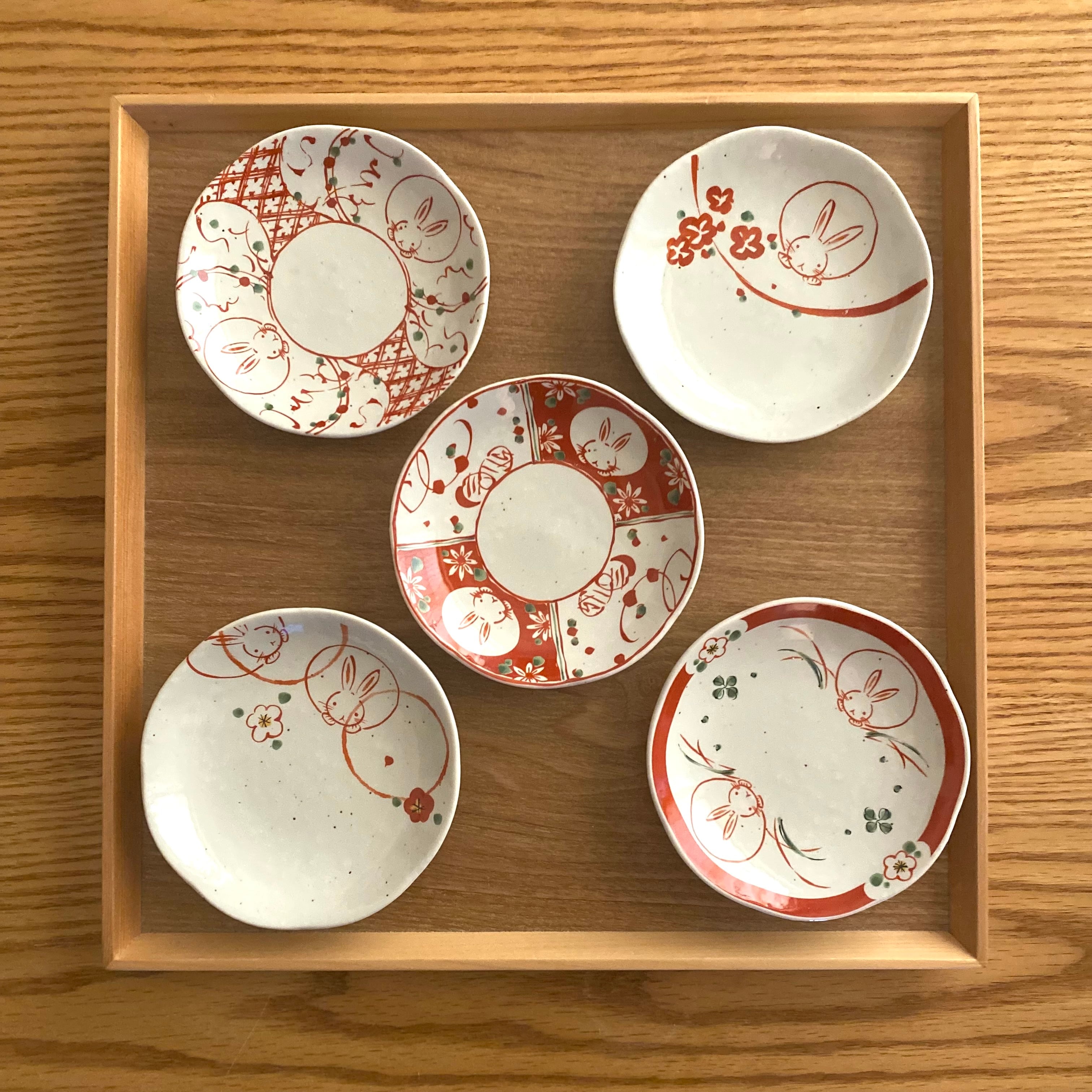 少し大きめの豆皿セット【赤絵うさぎ】 | 豆皿専科
