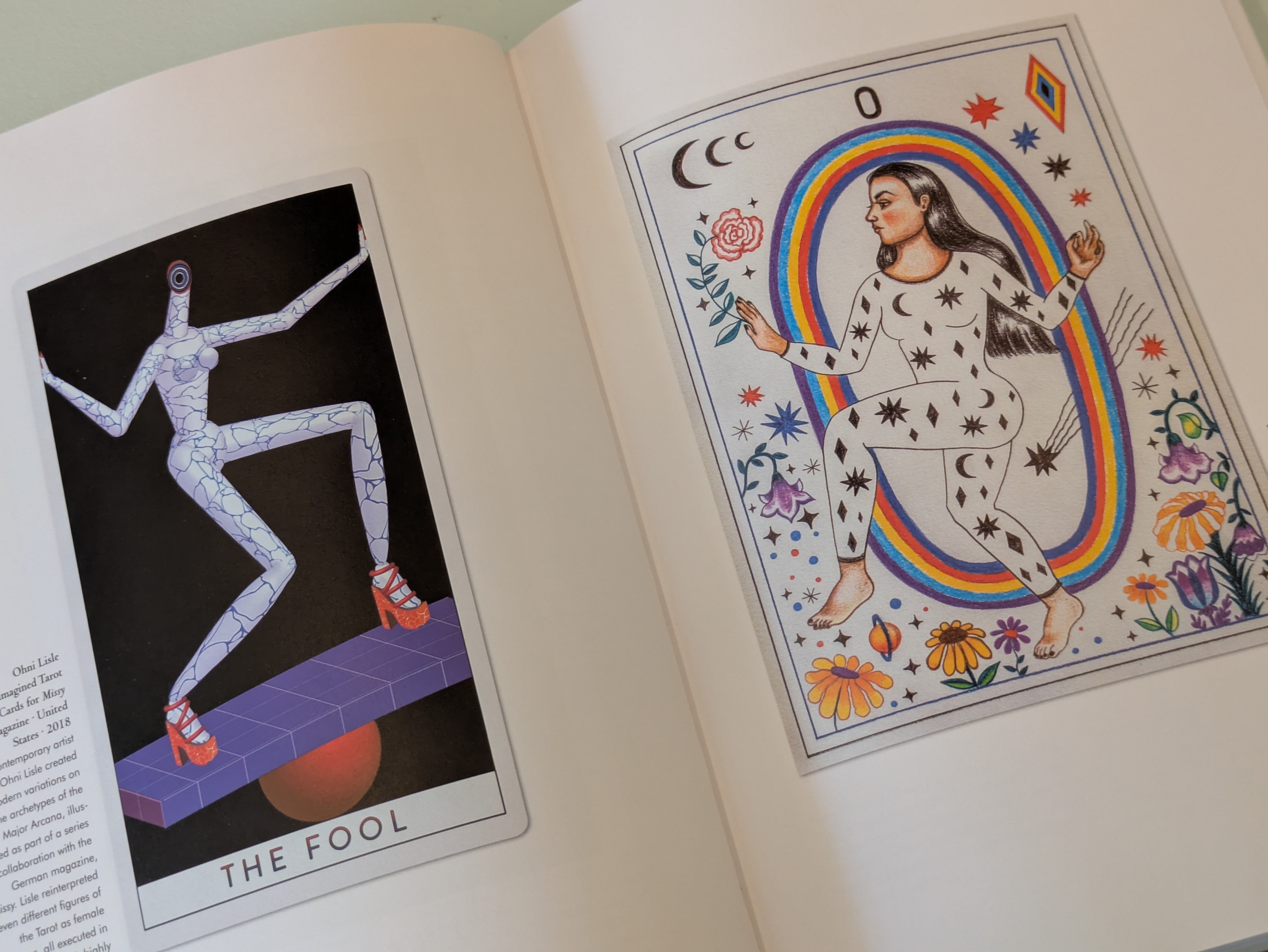 Tarot : The Library of Esoterica / タロット | Photobooks on the
