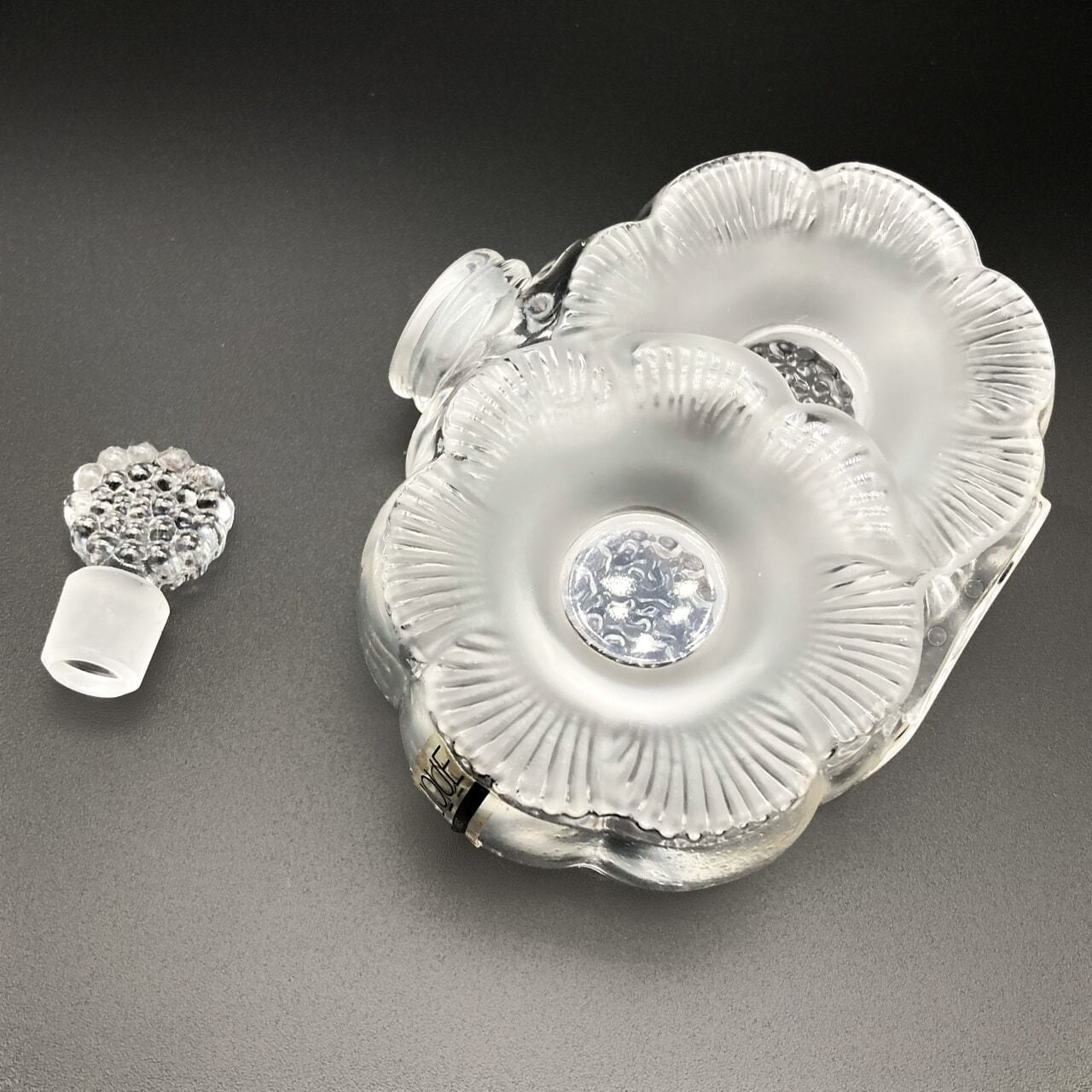 ラリック Lalique フランス クリスタルガラス 香水瓶 「ふたつの花