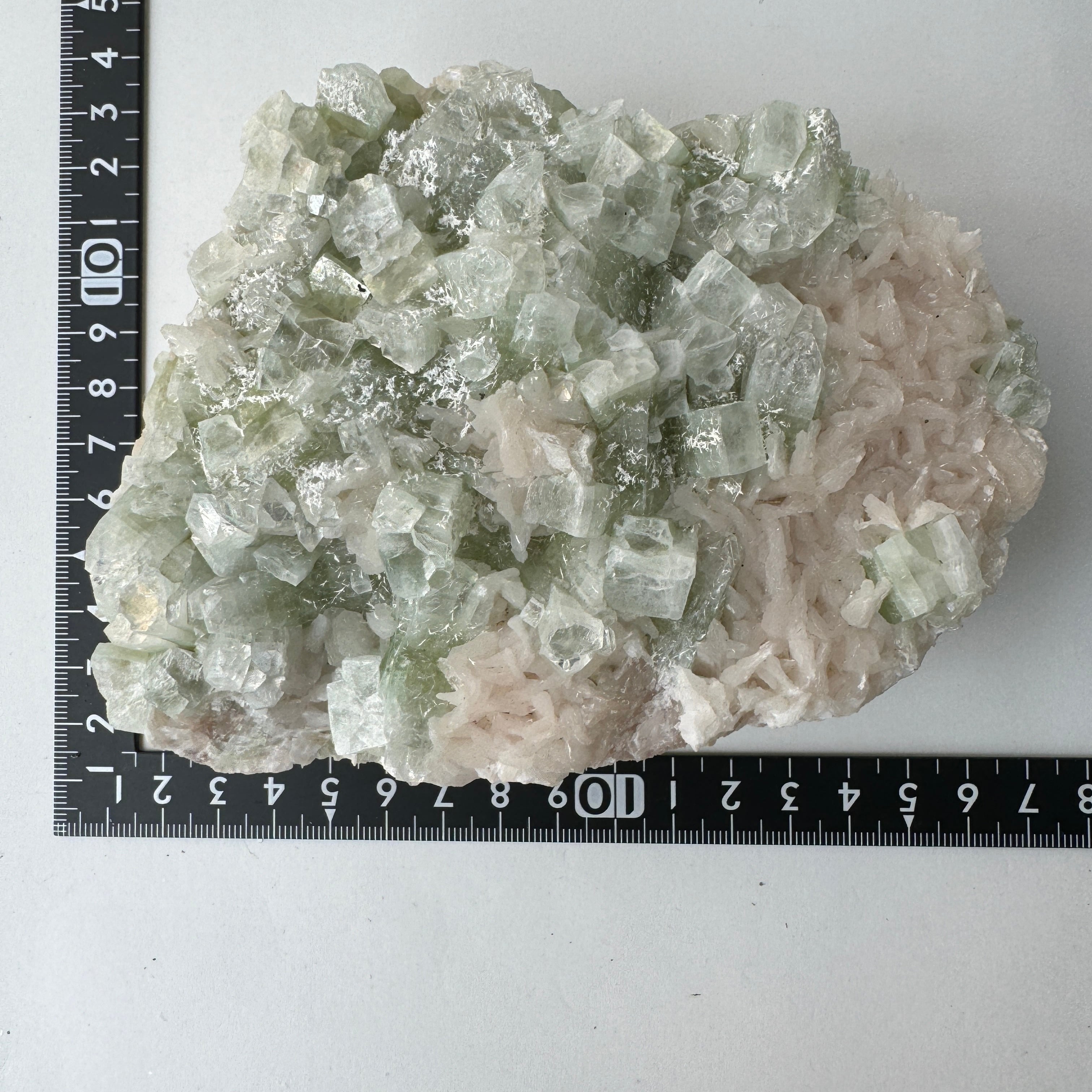 E22828】 グリーンアポフィライト グリーン アポフィライト 緑色魚眼石