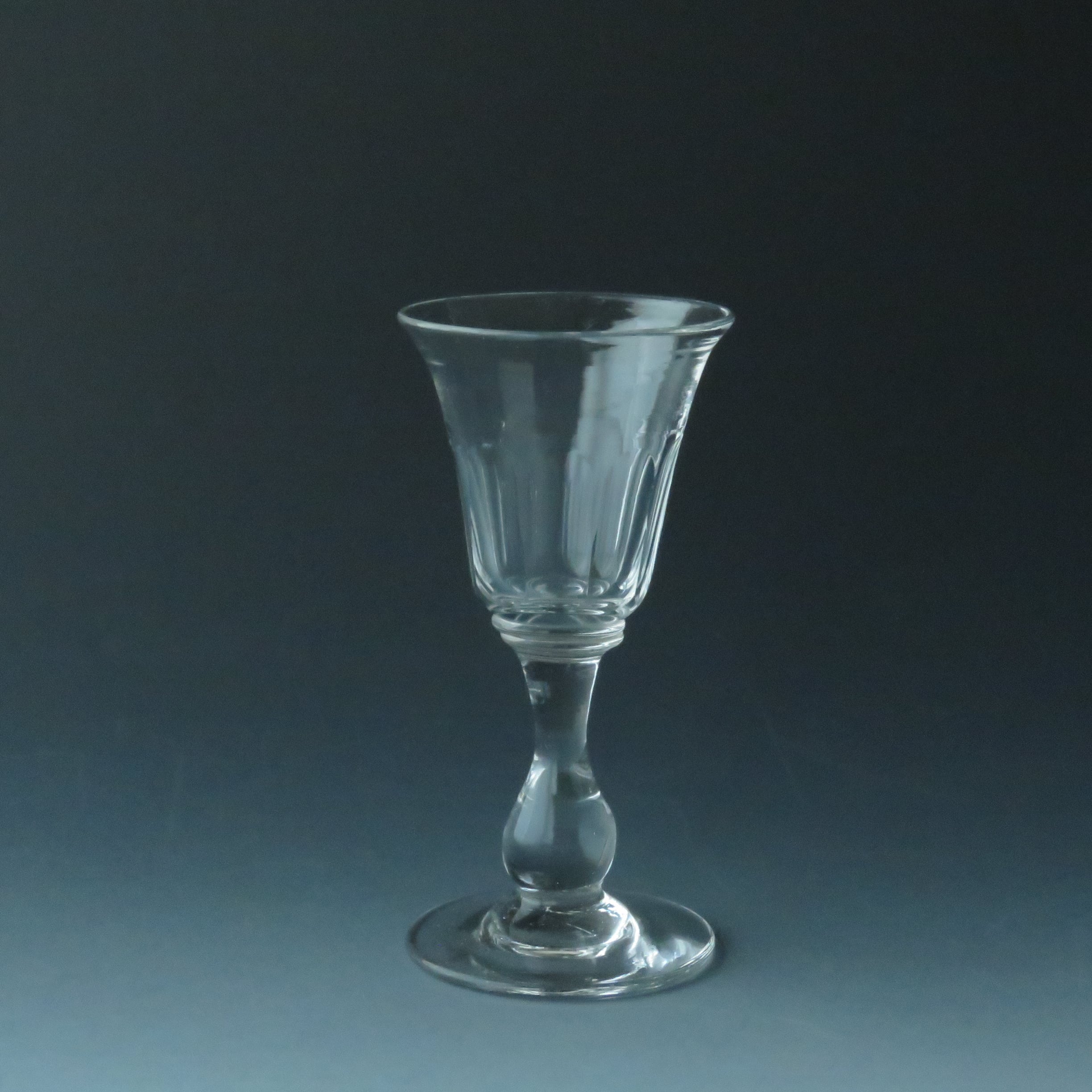 ヨーロッパアンティーク ハンドカット(1870年頃) ウランガラス