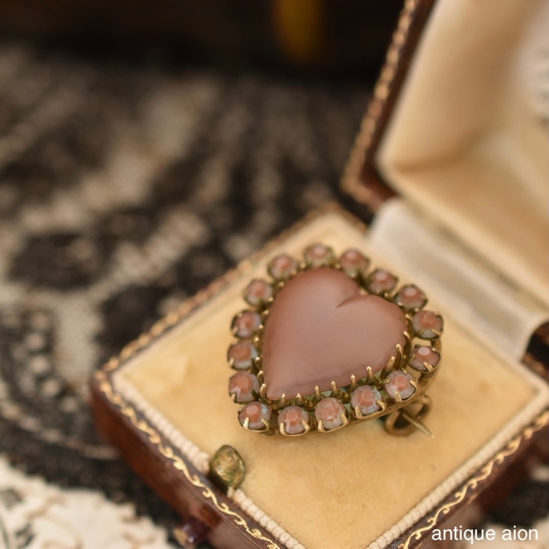 アンティーク 1900年前後 サフィレットガラスのハートシェイプブローチ