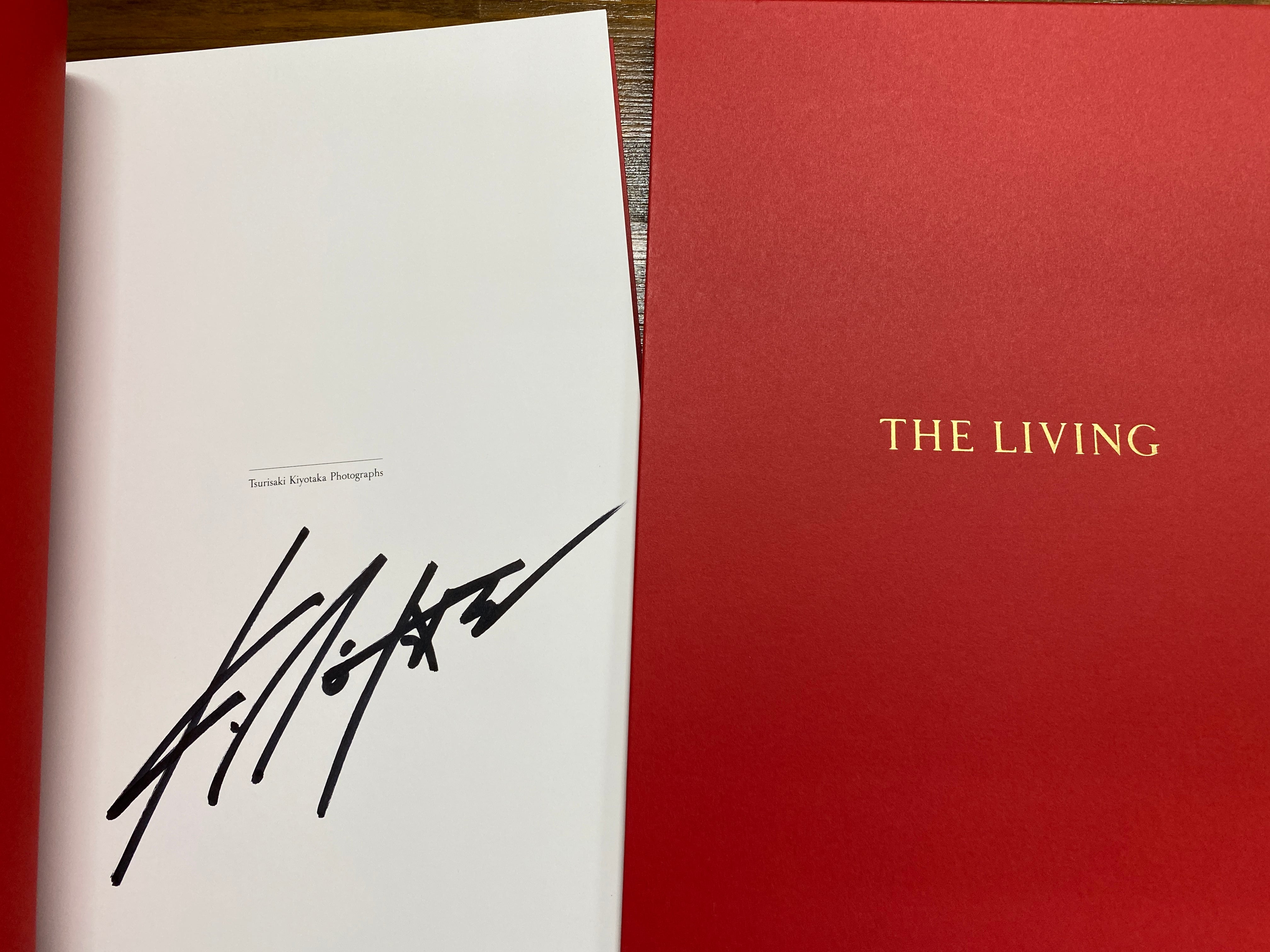 サイン本 釣崎清隆写真集『THE LIVING』 | 東京キララ社