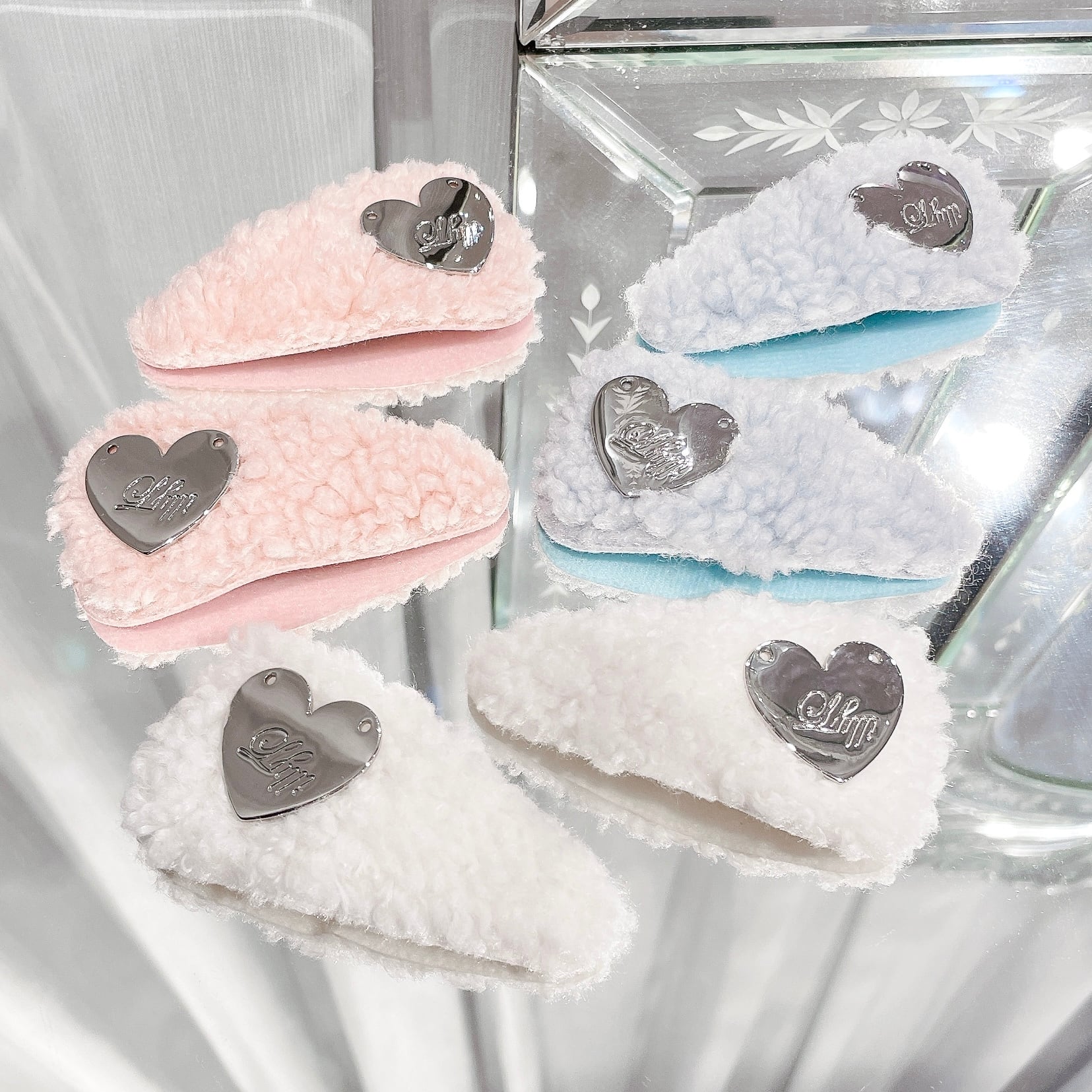 Lillilly 羽の刺繍付きクロップドフーディ Tops | lilLilly official