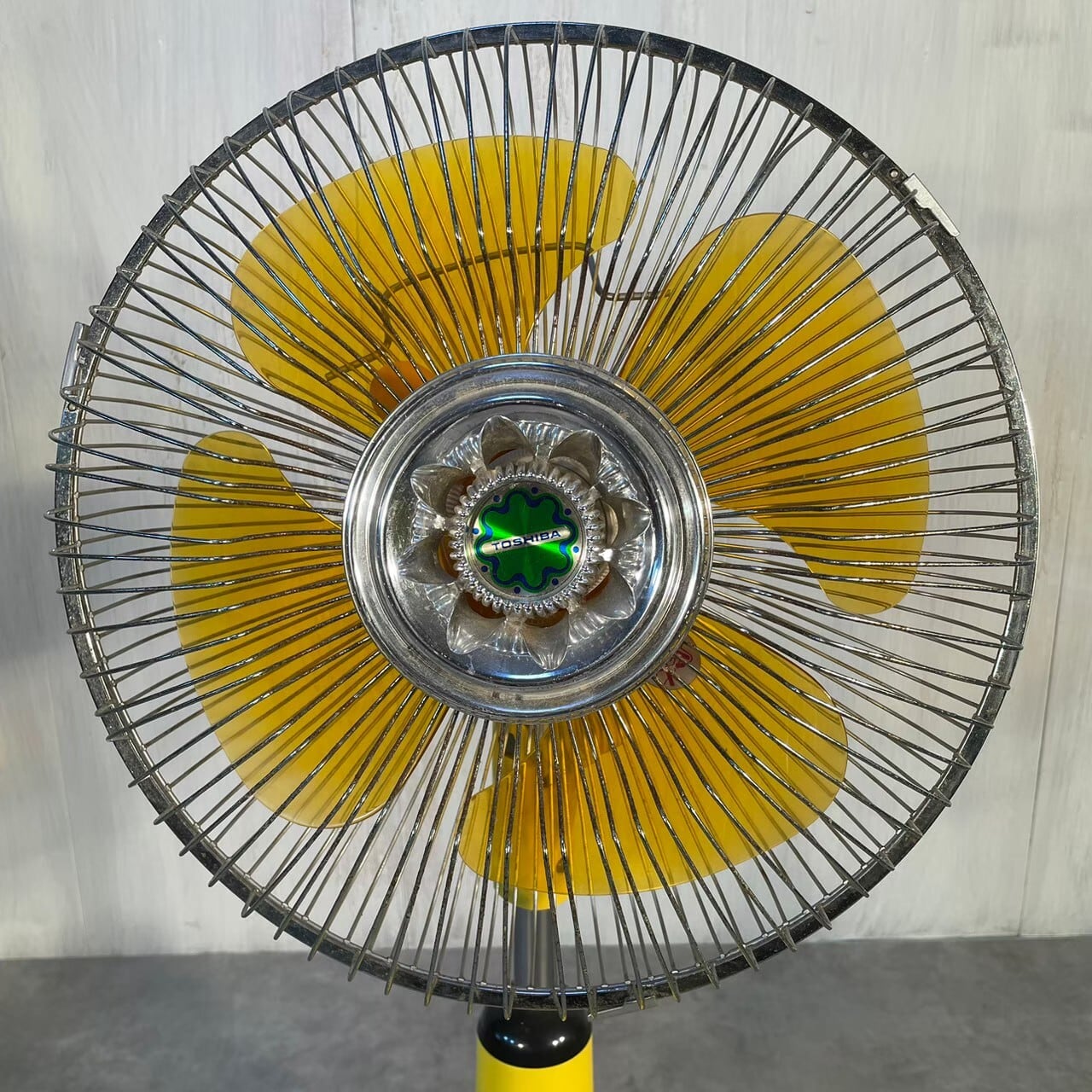 レトロポップな黄色の扇風機 | Pay ID