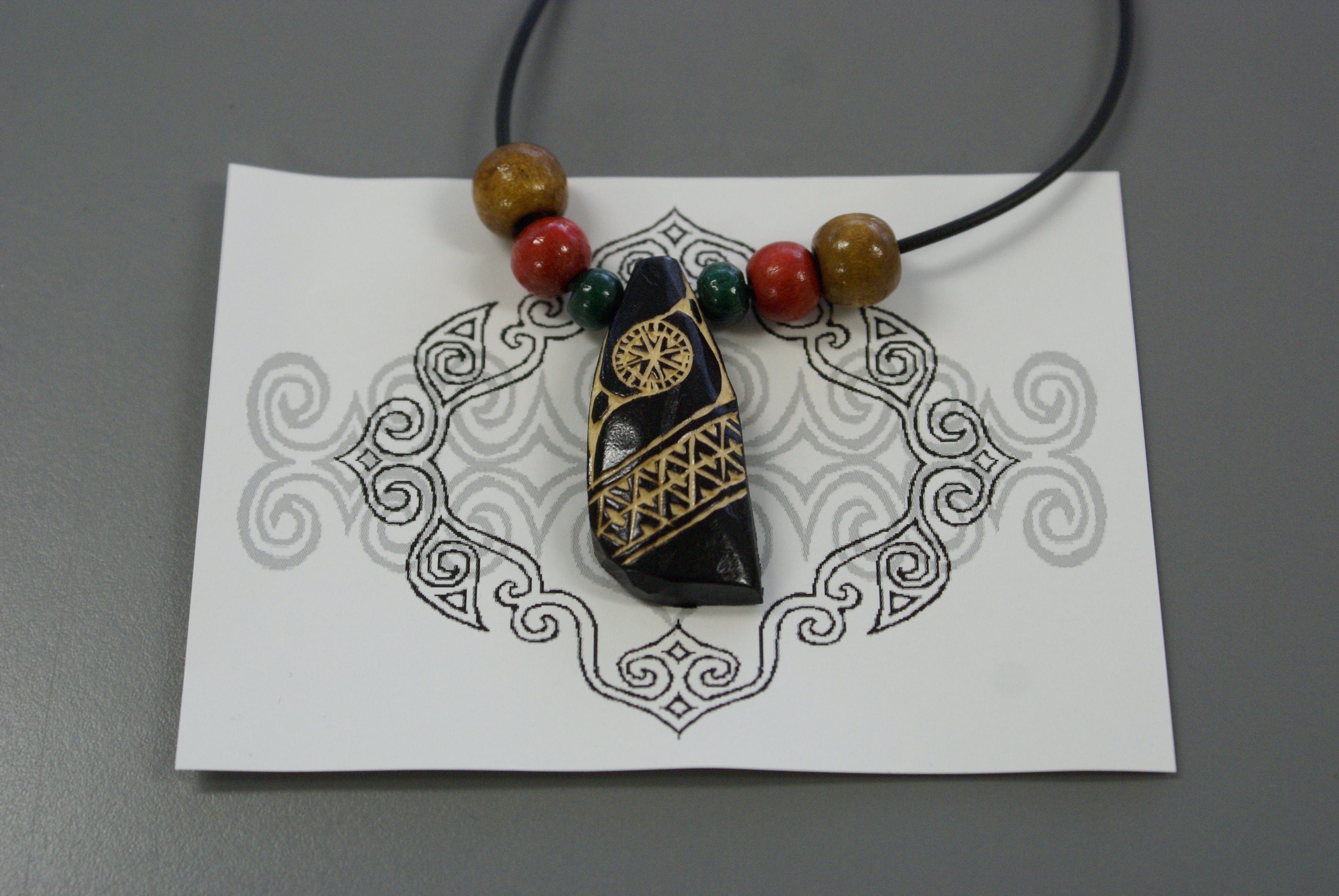 木彫りのネックレス(茶) Wood carving necklace(blown) 【さっぽろ