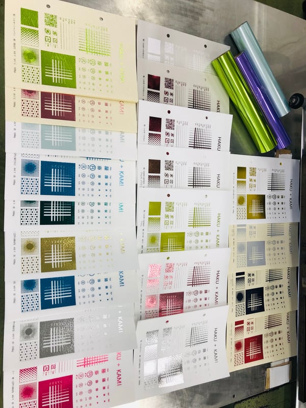 箔と特殊紙の見本帳 HAKU＋KAMI | ハクションストア／HAKU-TION STORE