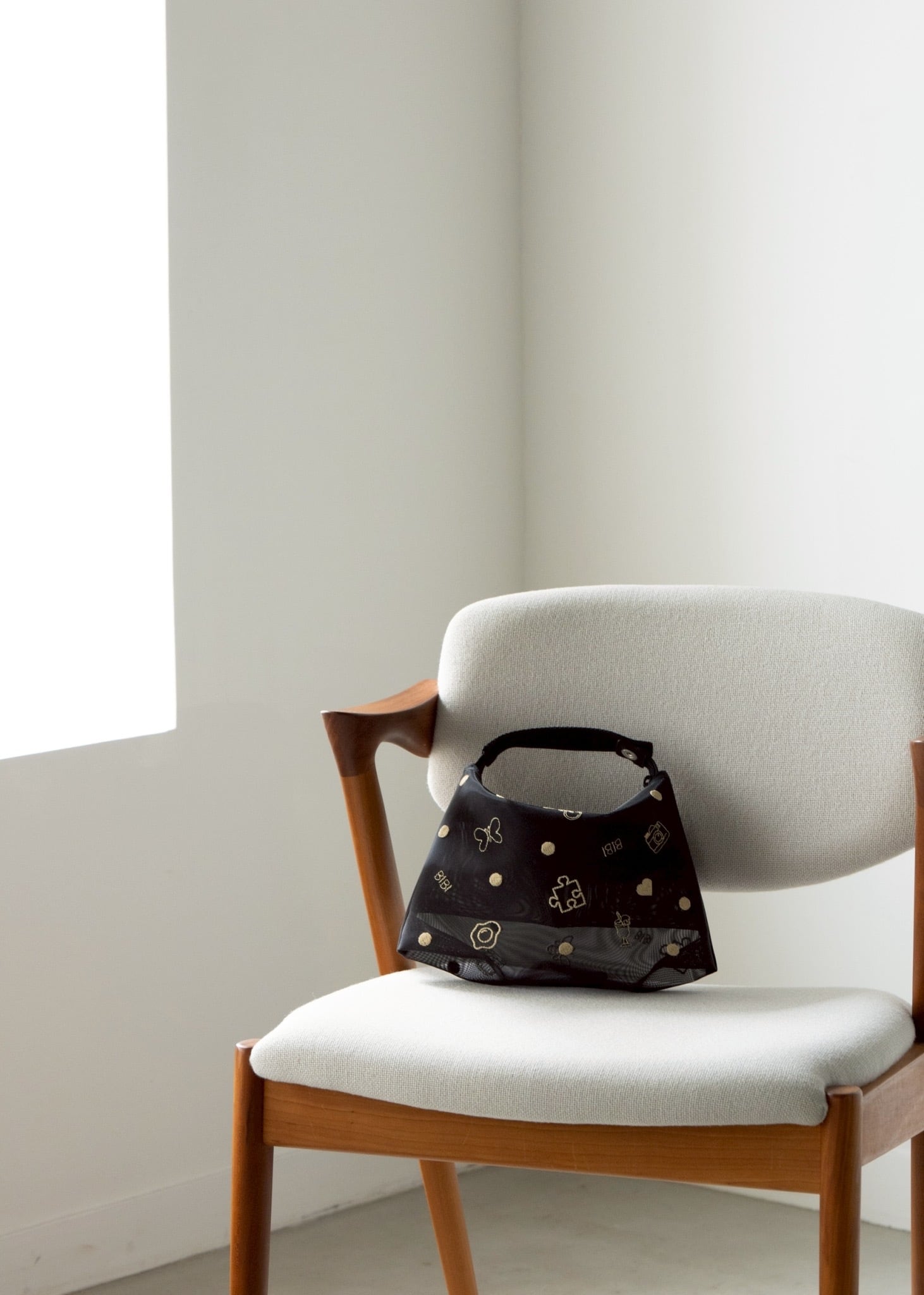 美品 総ビーズ ハンドバッグ 花柄 べっ甲 浴衣や 美品 総ビーズ