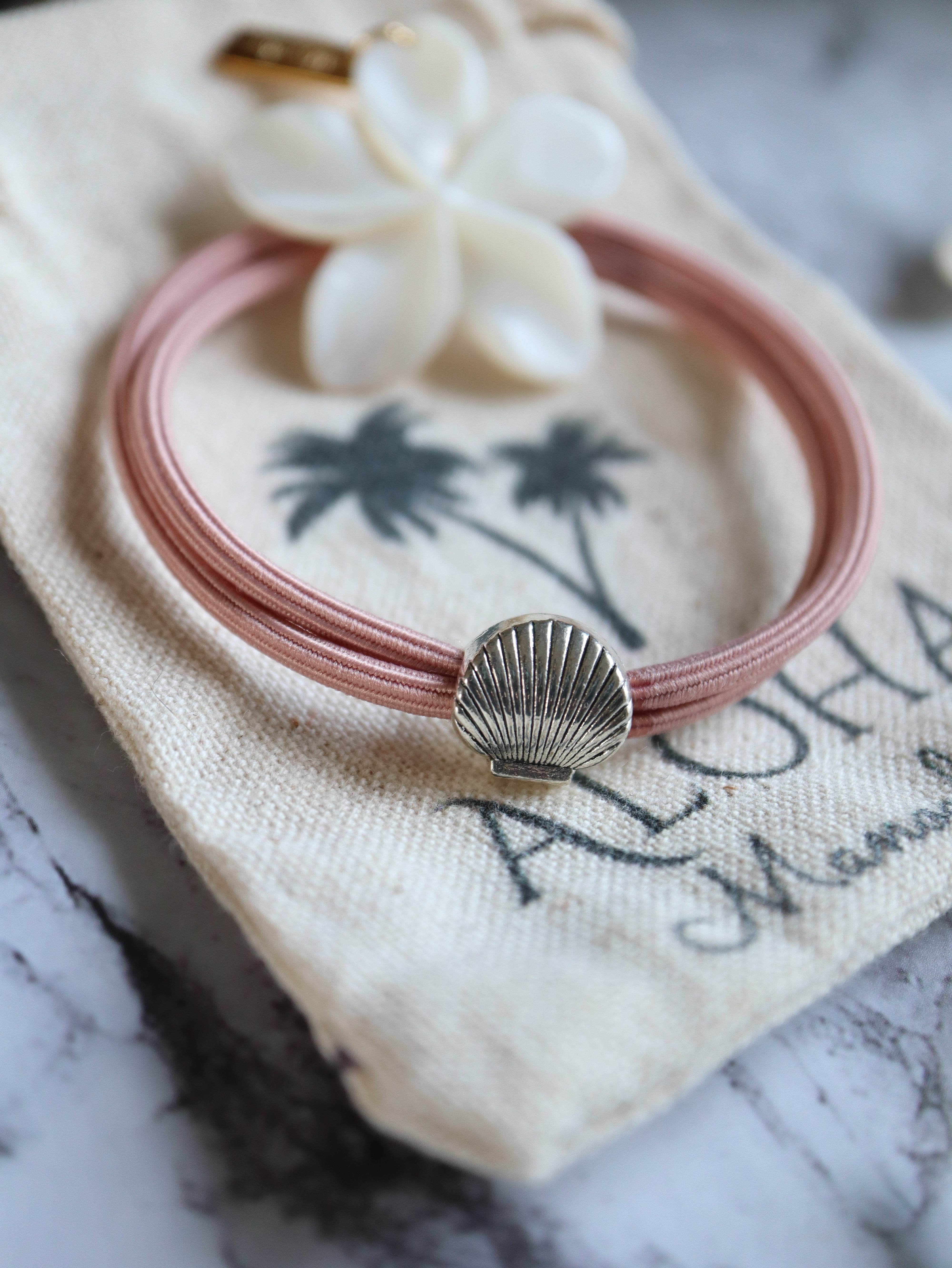 Freshwater shell plumeria hair accessory（淡水シェルプルメリア