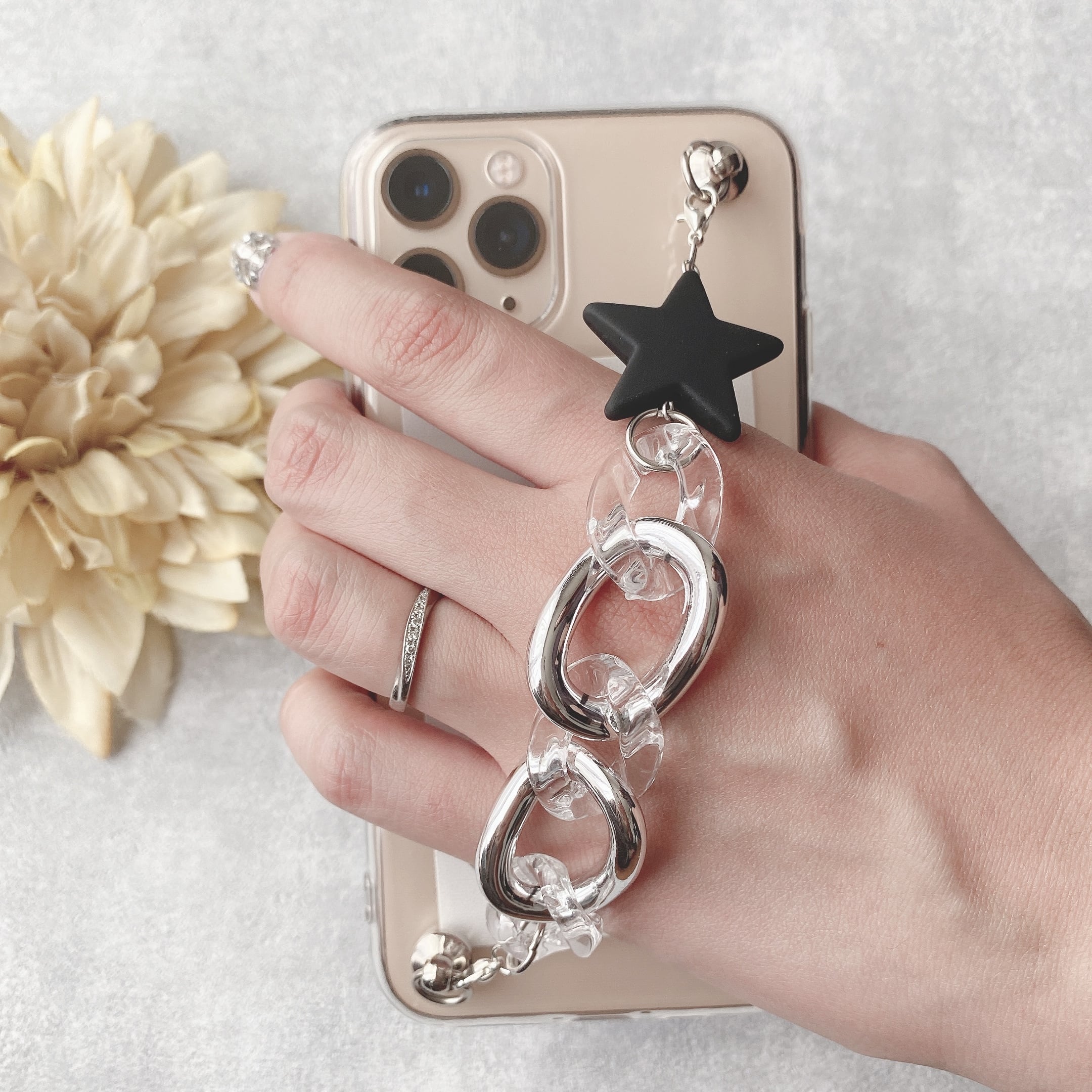 iPhone以外】ブラックスターと透け感チェーンのキーリングハンガー