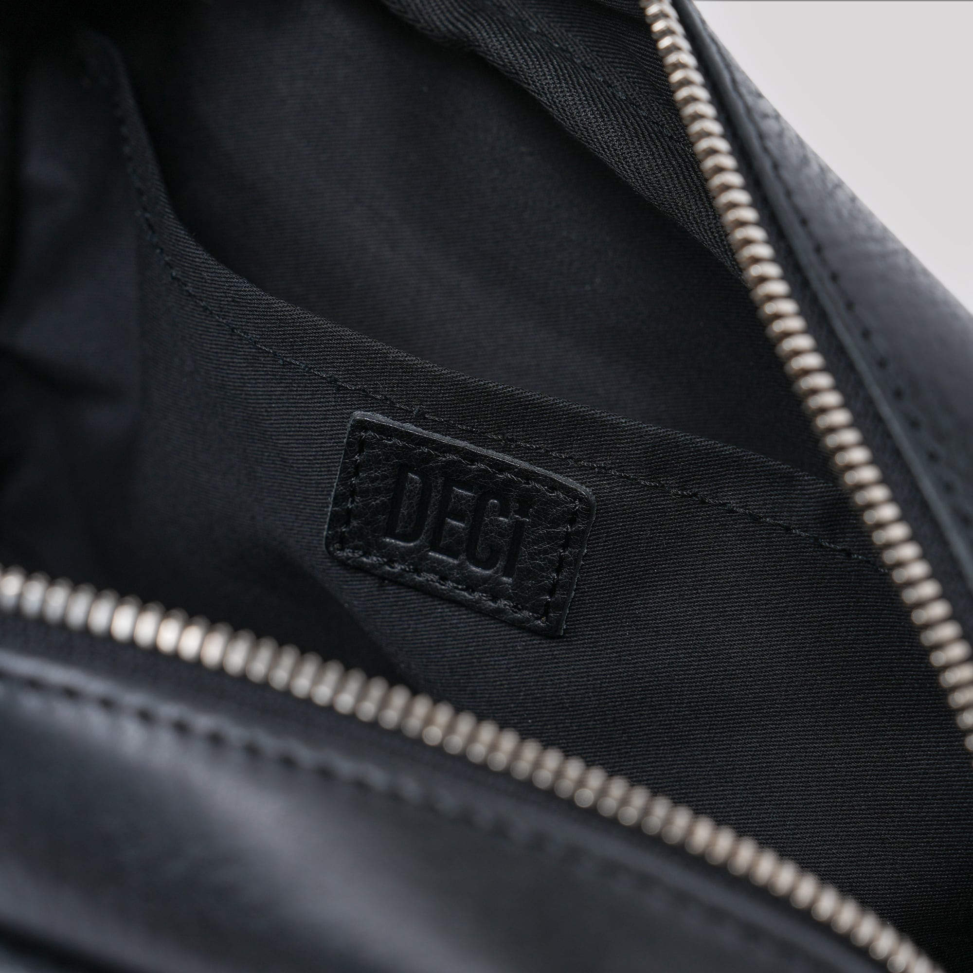 Box Zip Pouch L | DECi