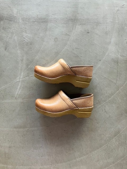 dansko Professional Distressed Honey | nabika