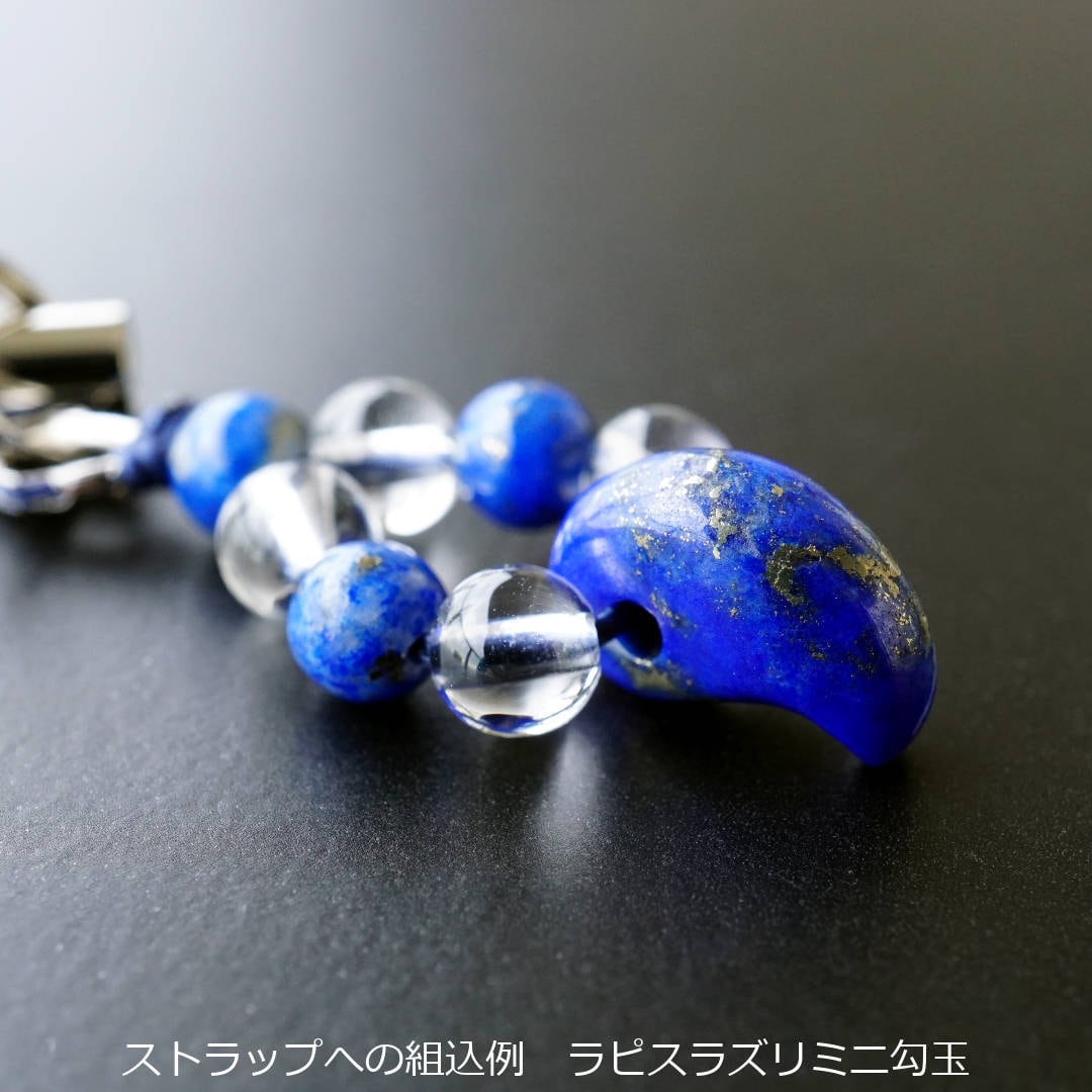 糸魚川翡翠 ミニ勾玉 Lot.A | まがたまWORLD通販部｜独自の診断技術と