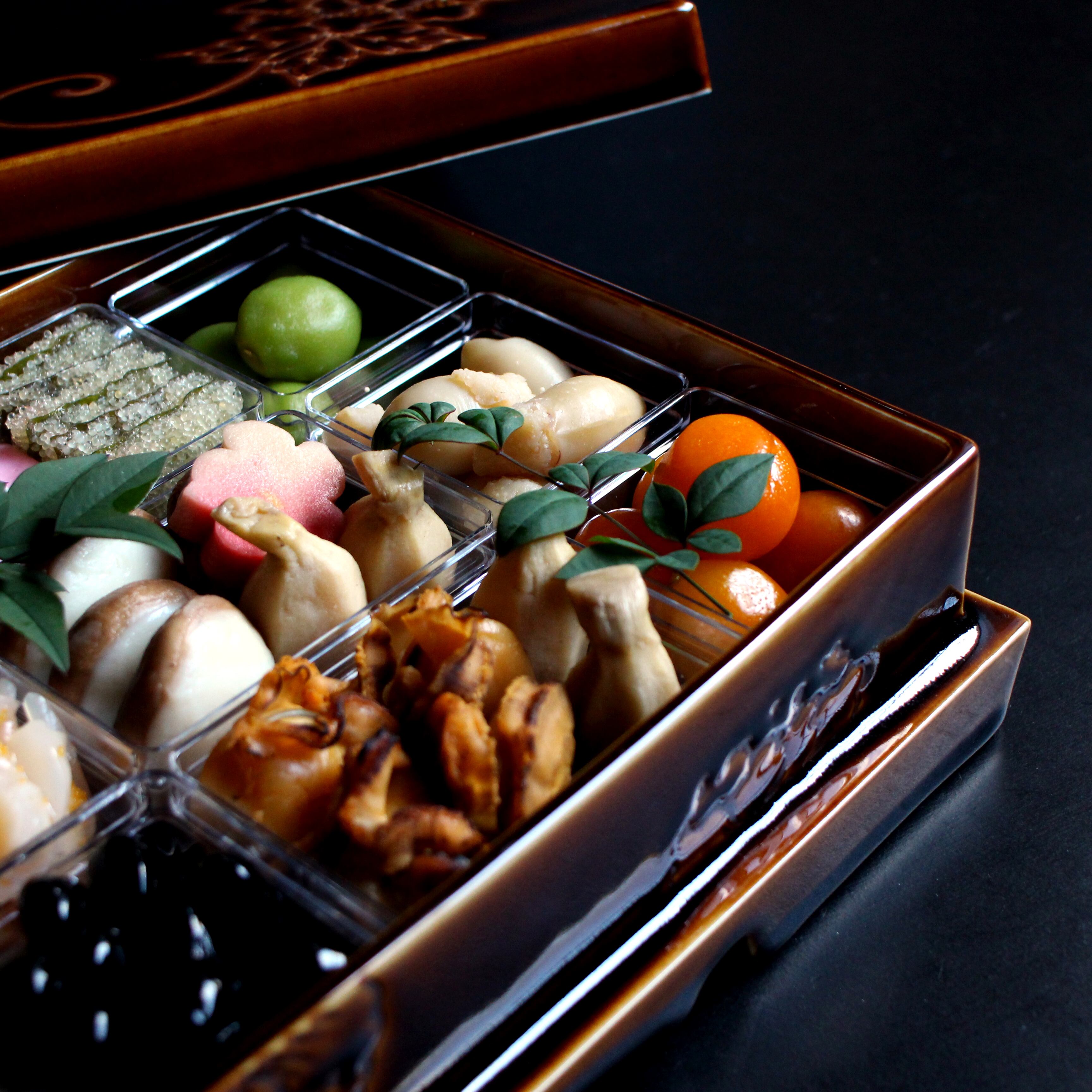 飴釉牡丹 新磁器膳（深型）蓋付（真田紐・中子24個サービス） | 芦屋貴