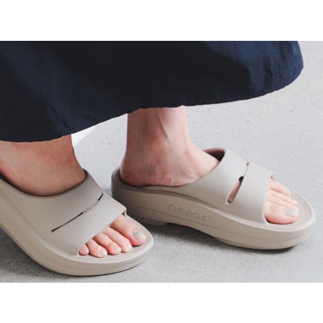 OOFOS(ウーフォス) OOmega OOahh Recovery Sandals NOMAD&BLACK