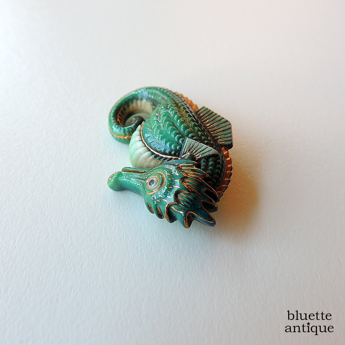 ヴィンテージ トシカネジュエリー 有田焼 竜の落とし子のボタン【緑