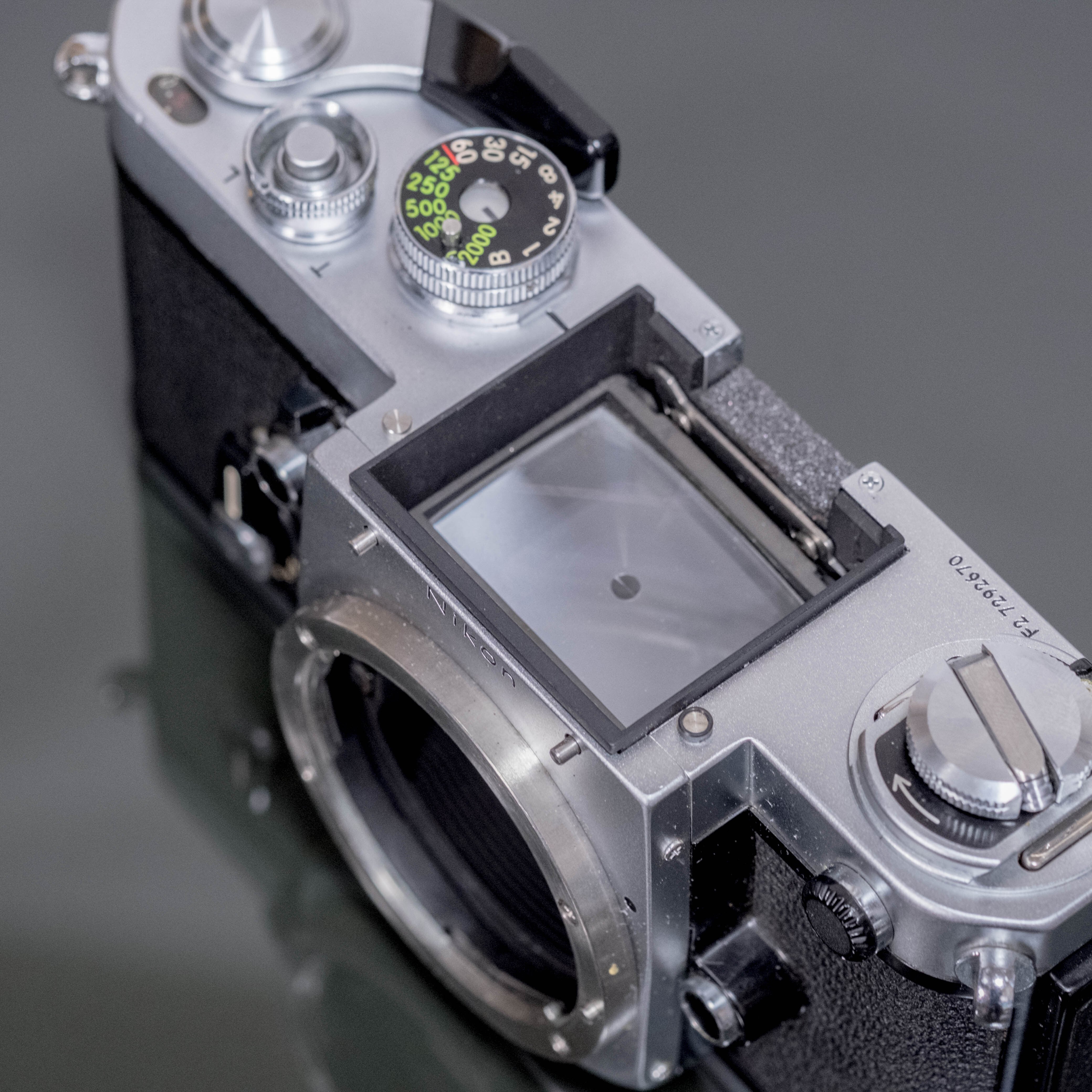 Nikon F2レンズ付き+オプション 【フィルムカメラ・ニコン