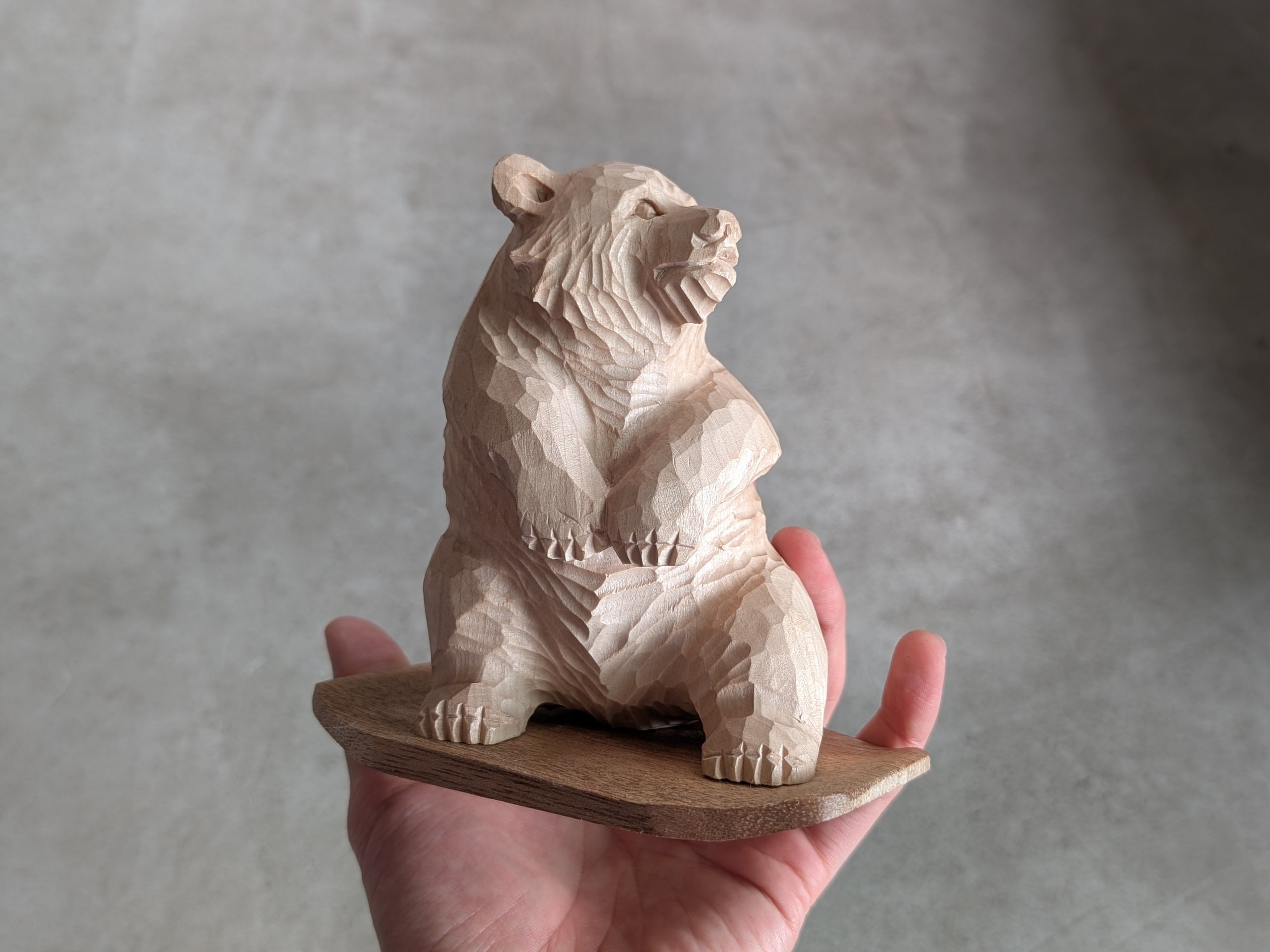 上西捷敏 ボード熊 #1 | 木彫りの熊 | inoya | Basic Life Store