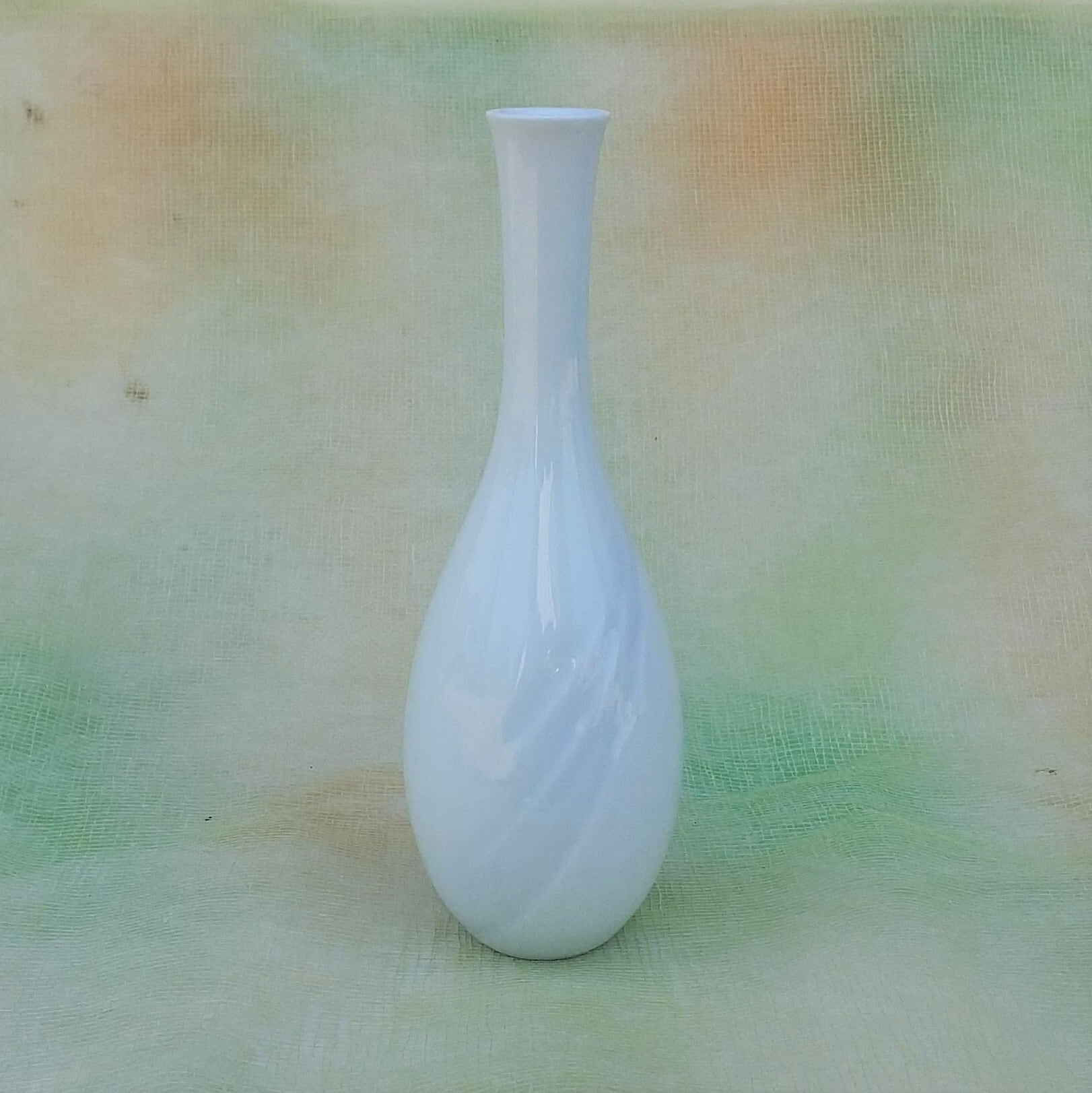 青白磁 流れ 一輪差し | 有田焼作家の作品が買えるお店 ギャラリー器楽