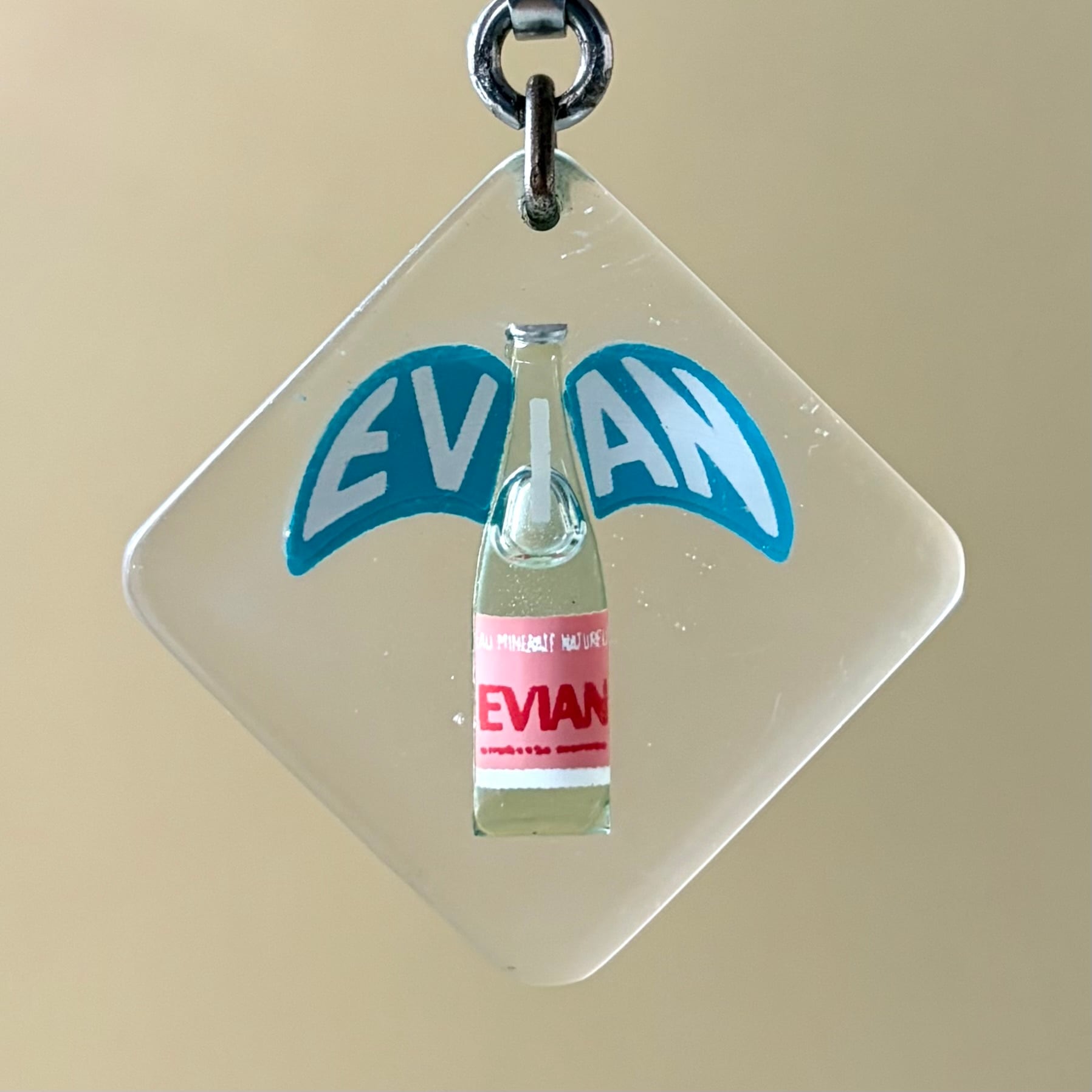 EVIAN エビアン 天然水 青ピンク ブルボンキーホルダー | ブルボン