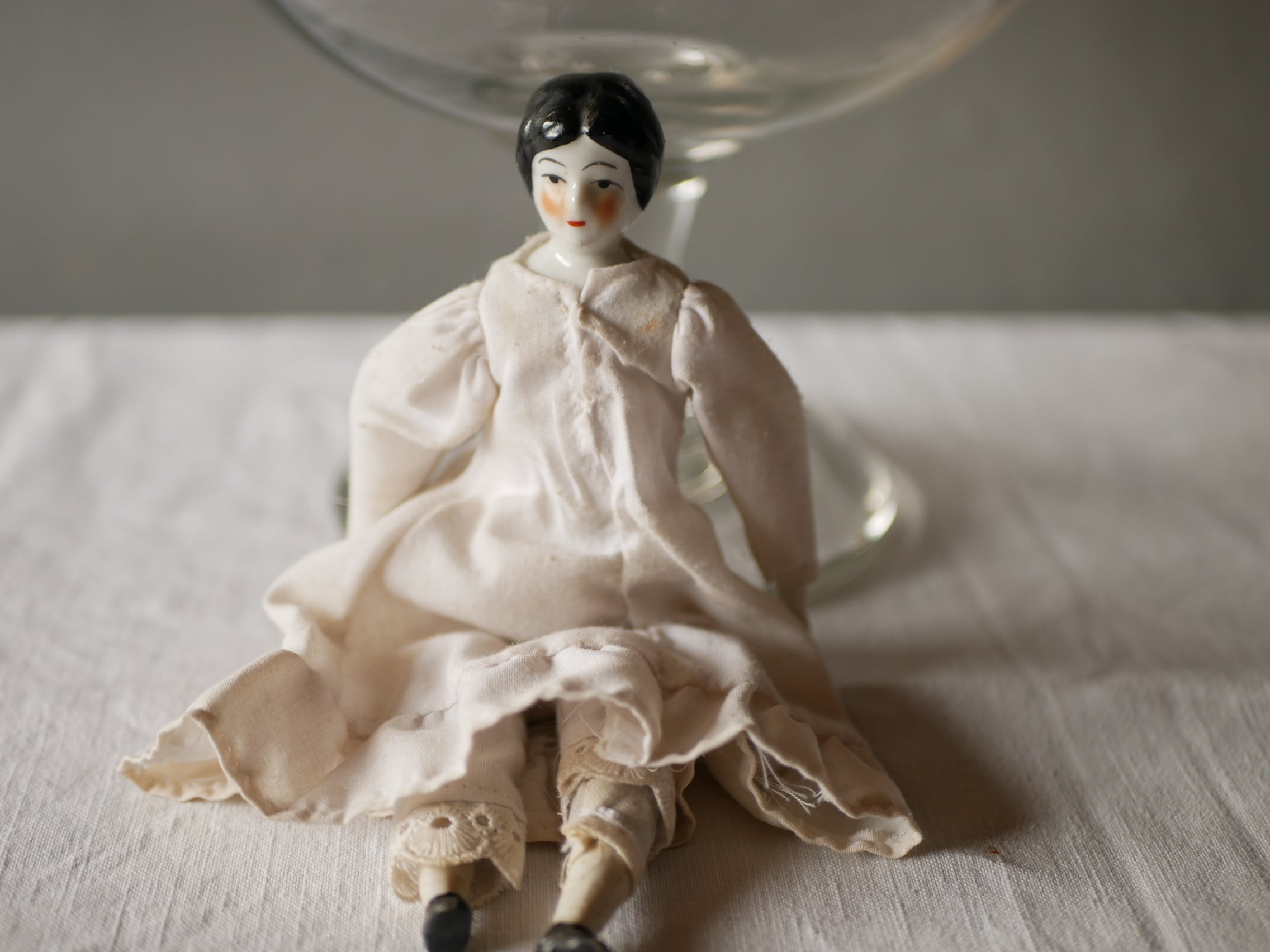 白いドレス チャイナヘッド ビスクドール アンティーク | フランス