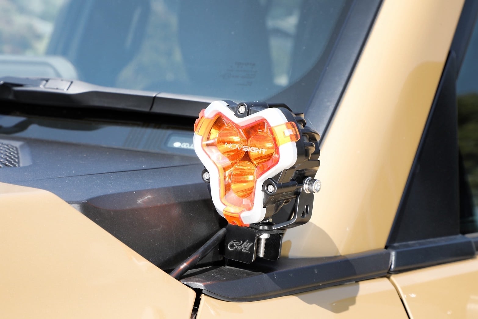 gun125 ハイラックス ボンネットライトステー | arai4x4lab