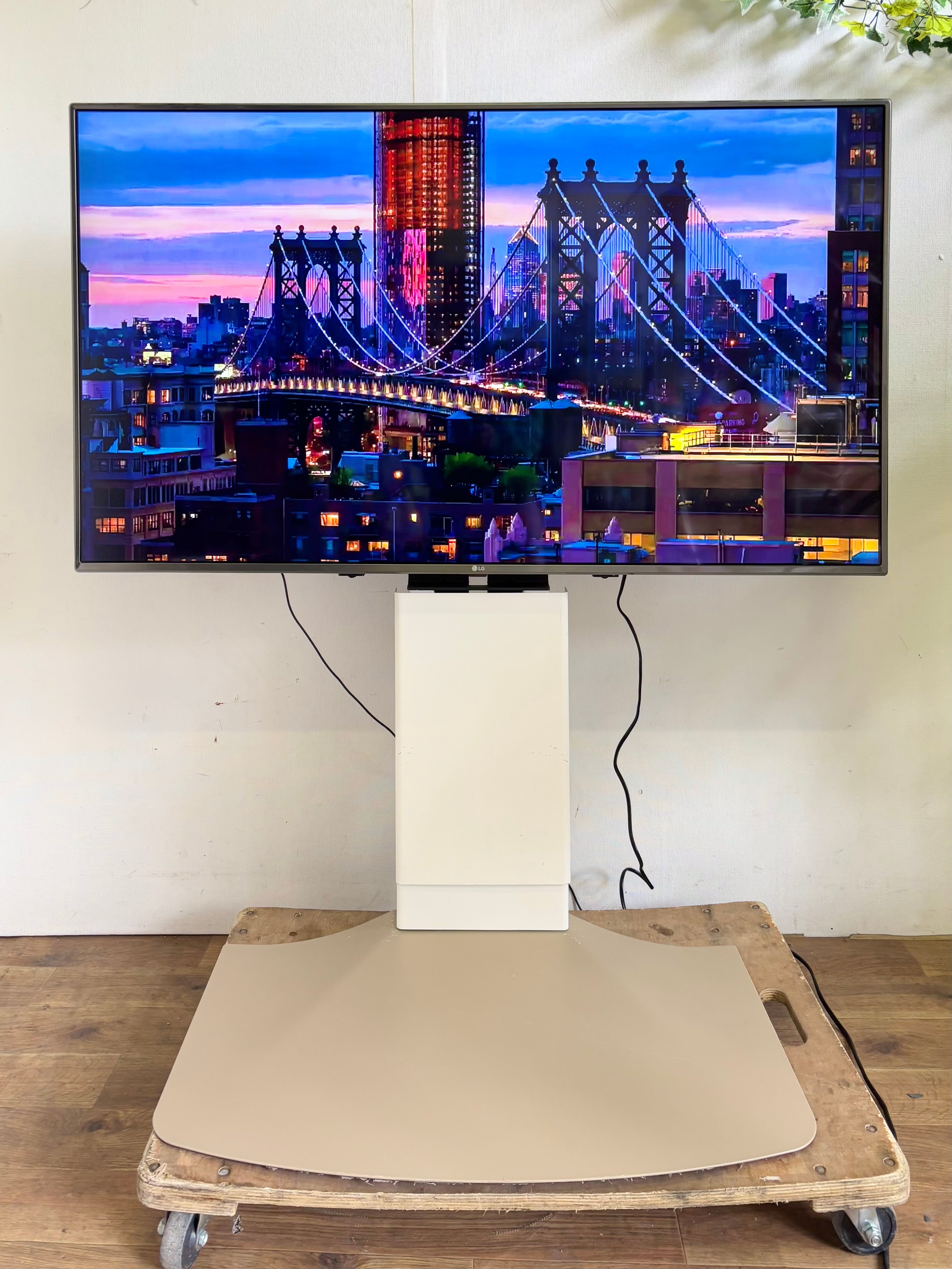 55型 LG 4K対応 液晶テレビ スタンド付き 2018年製 | 【オンライン