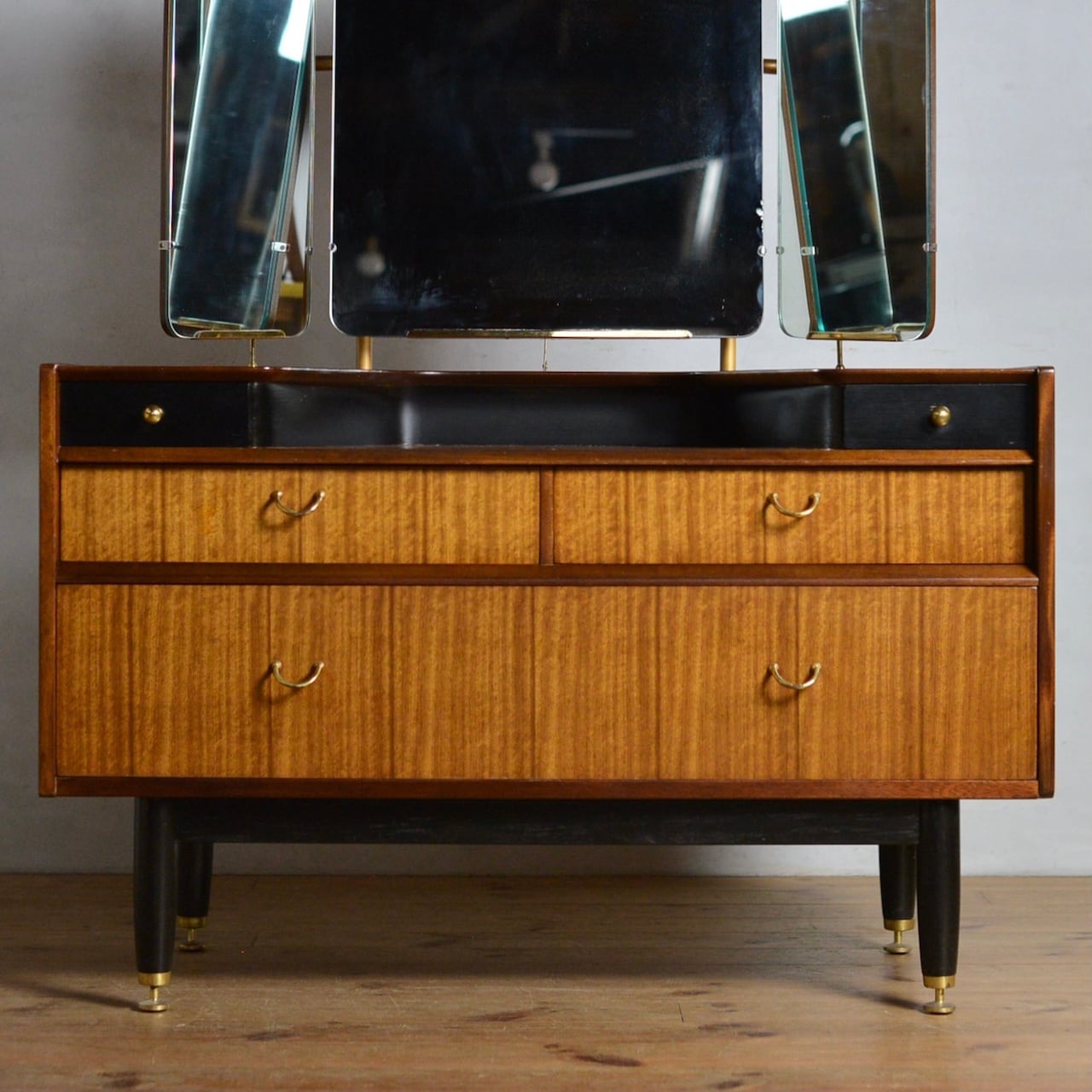 G-Plan Tola&Black Dresser / ジープラン トーラ&ブラック ドレッサー