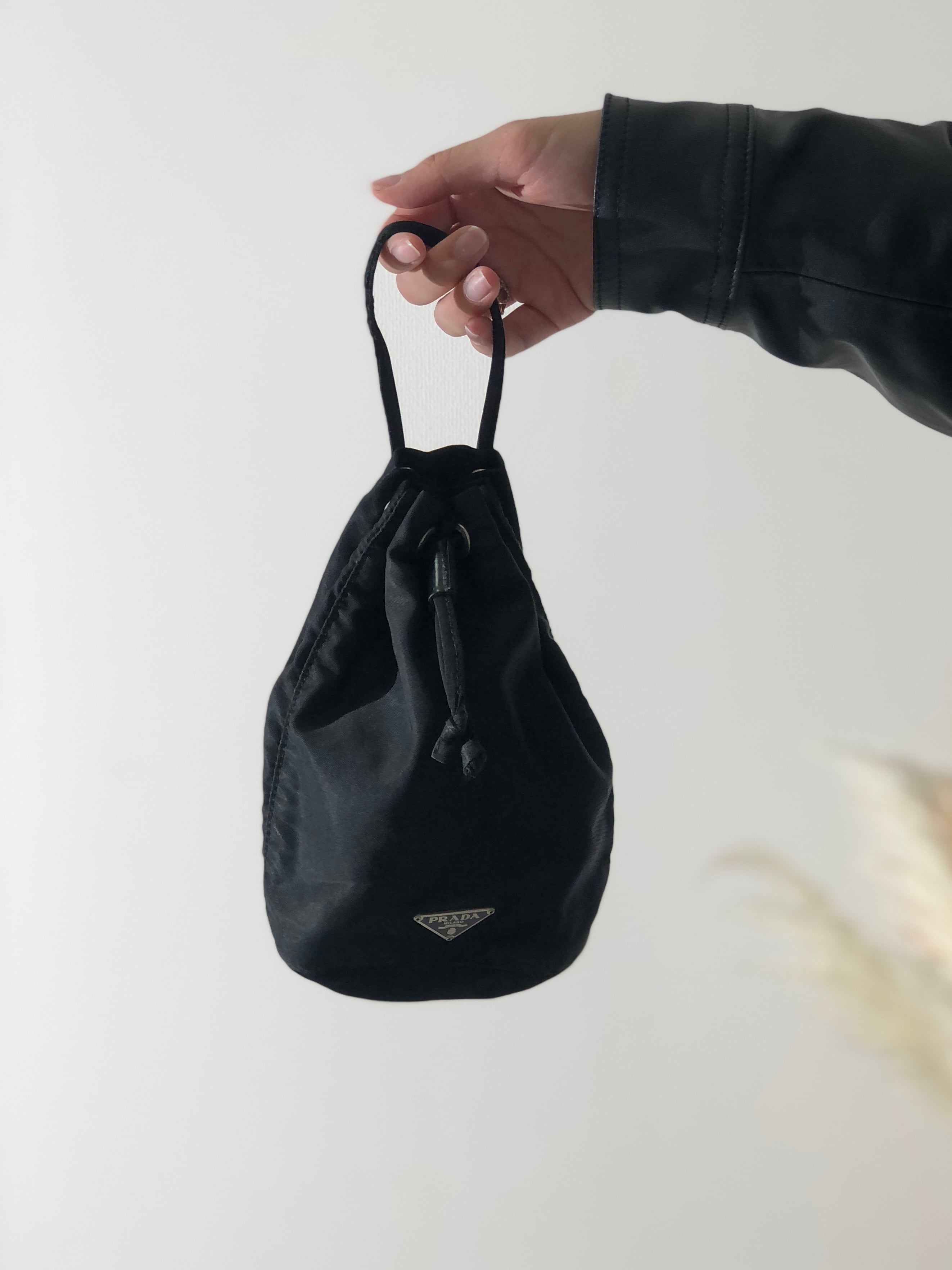 PRADA プラダ トライアングルロゴ ナイロン 巾着 ミニバッグ