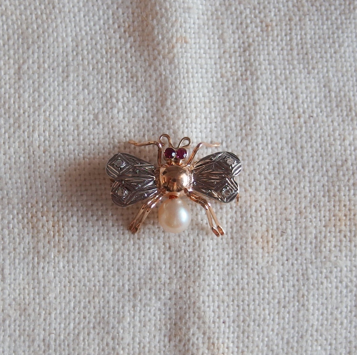 VOGUE BIJOUX 蜂モチーフ ブローチ 希少ヴィンテージ VOGUE BIJOUX 蜂