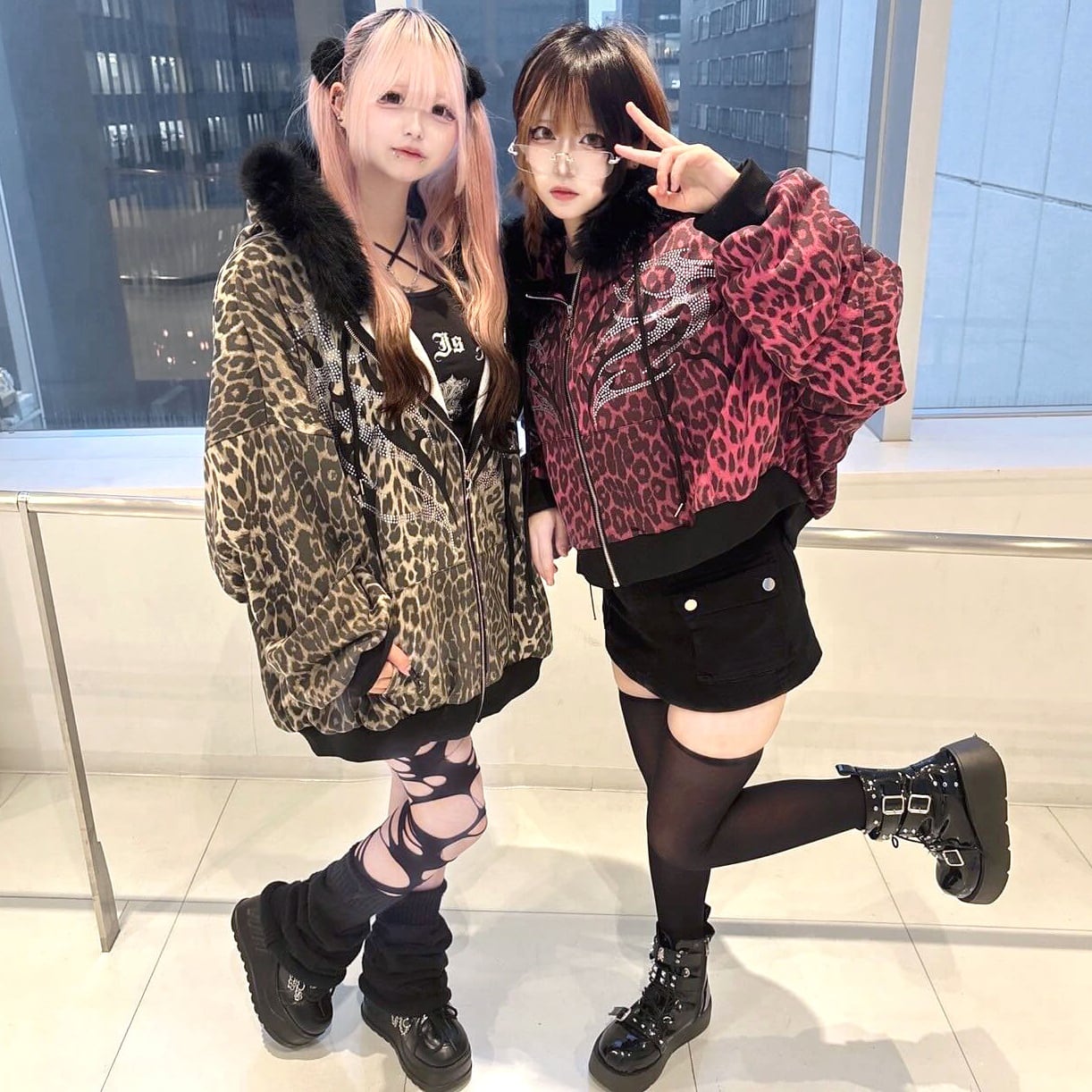 渋谷店で人気】ラインストーン ネコ耳レオパードファーZIPパーカー