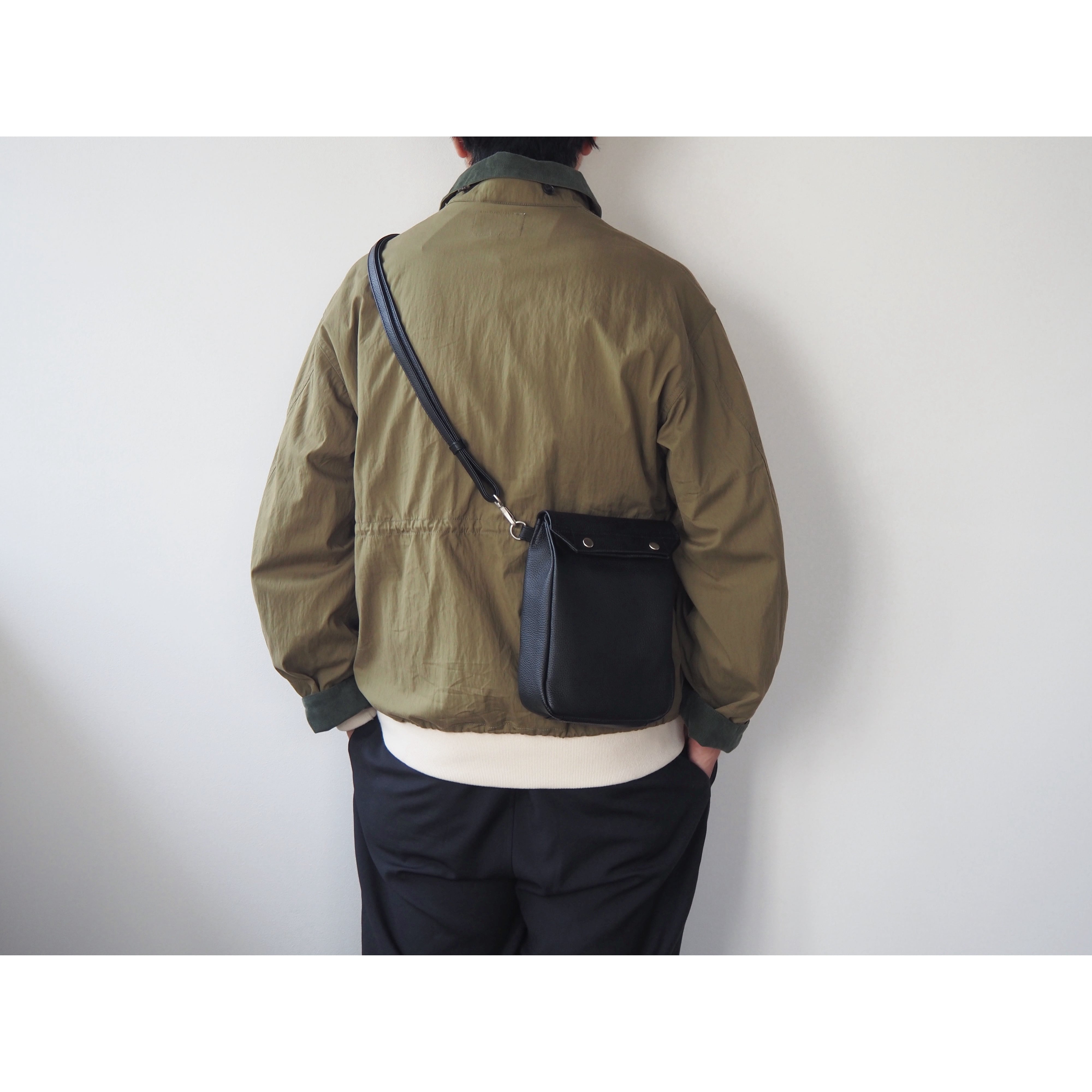 SLOW(スロウ) Shrink Leather Gasmask Shoulder S | AUTHENTIC Life Store