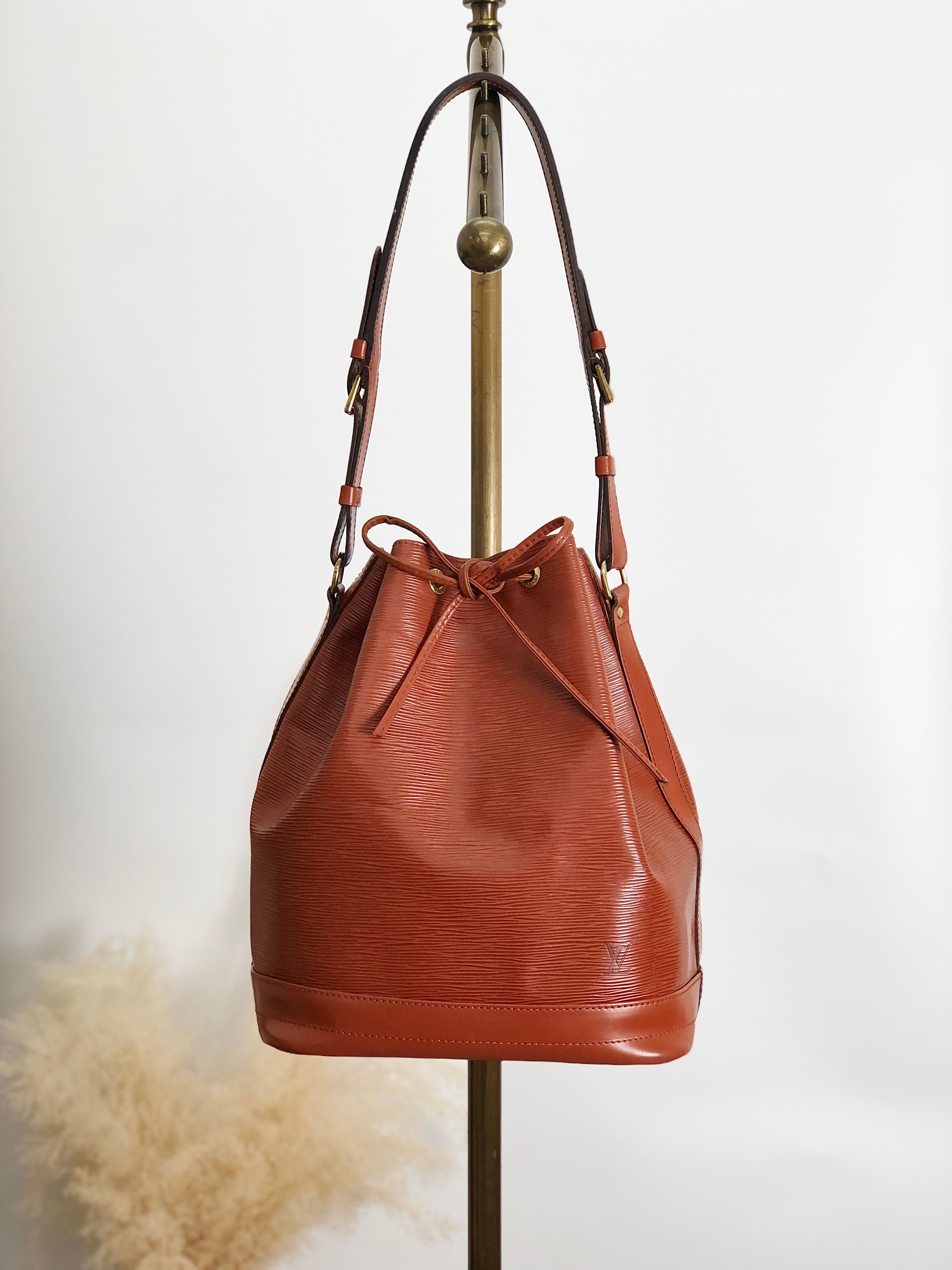 LOUIS VUITTON ルイヴィトン エピ ショルダーバッグ ブラウン レザー