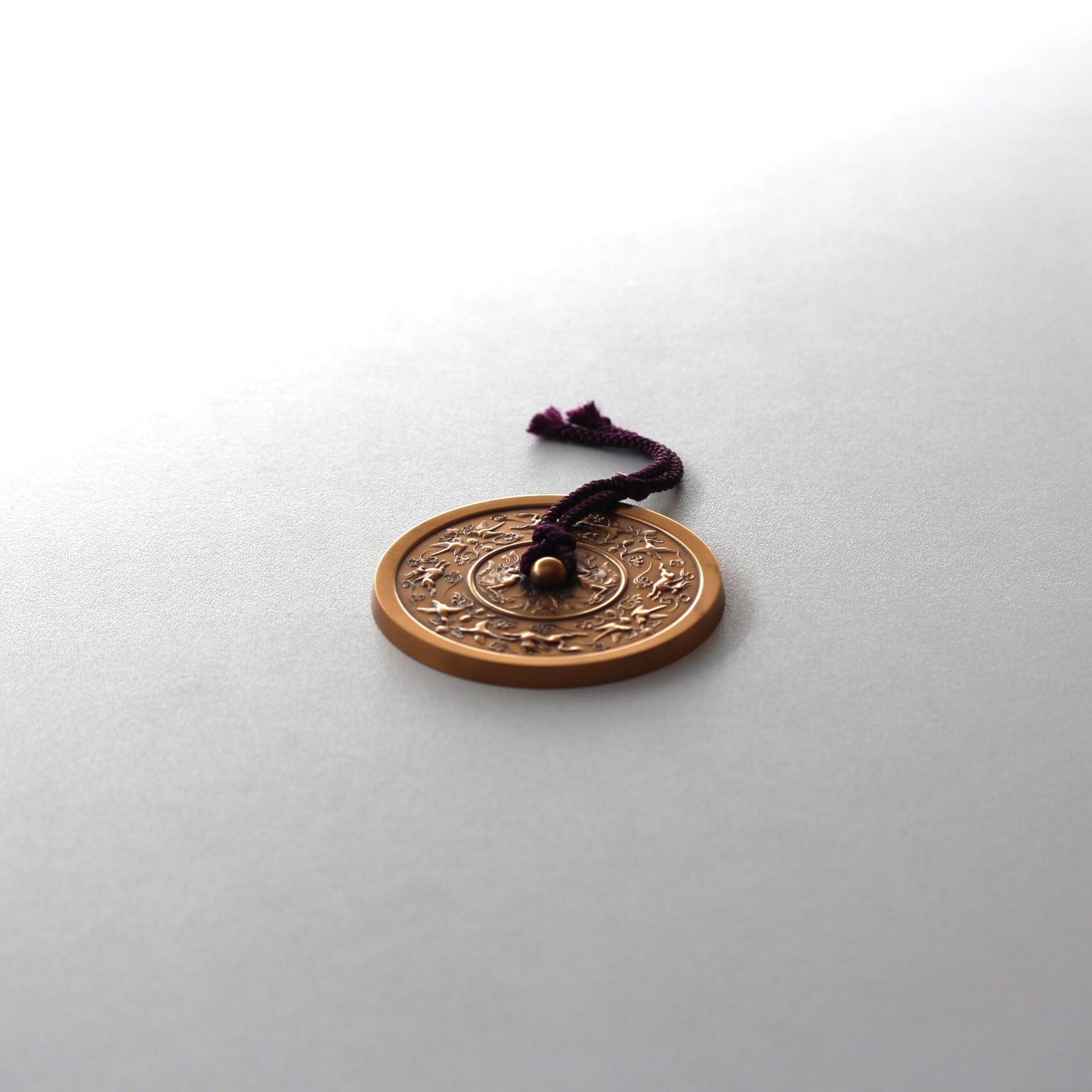 ヴィンテージ 鳥獣文様古鏡文鎮（造幣局製）d6.8cm Vintage Metal