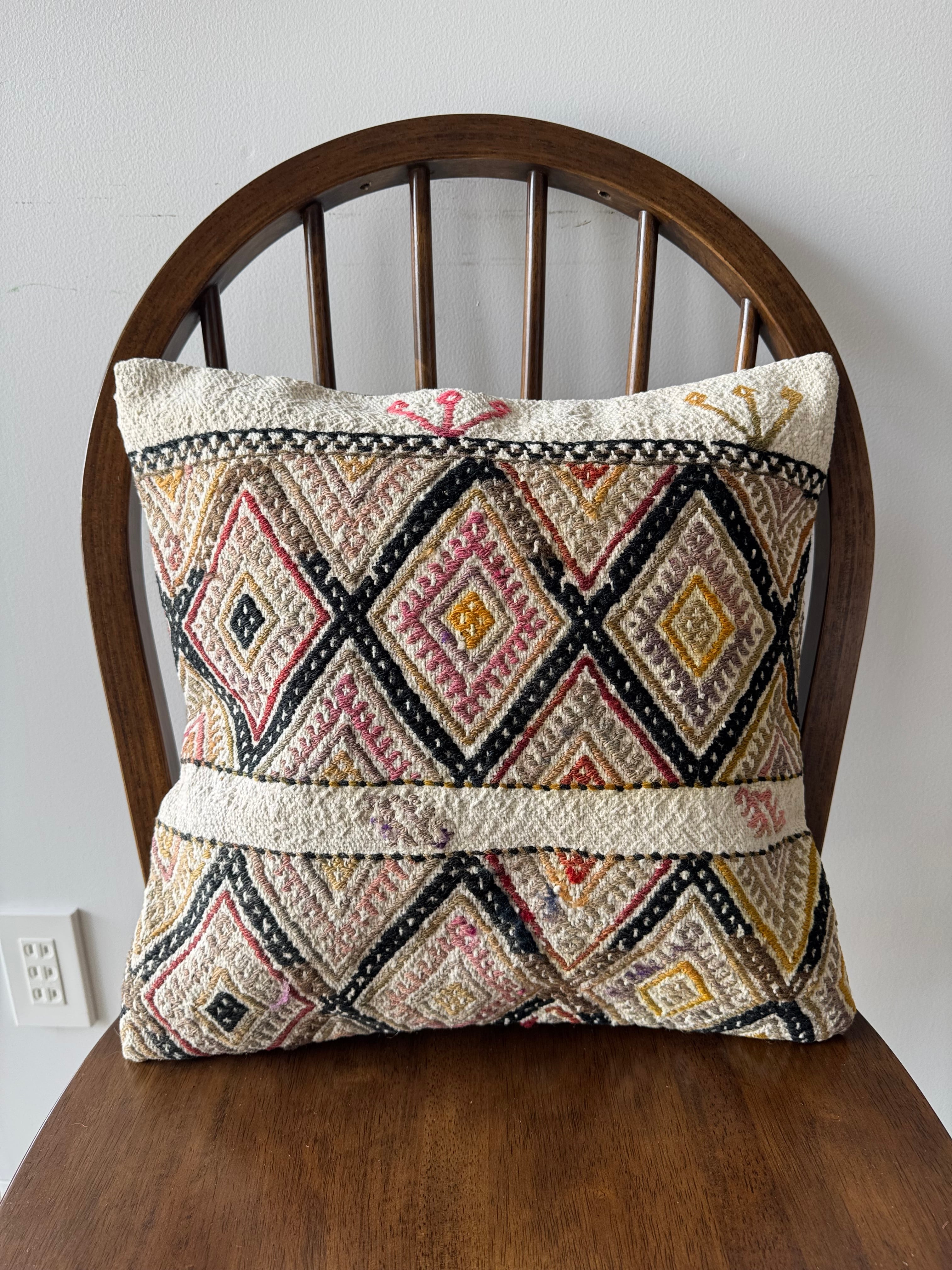 118×207 ベージュ×グリーン 花柄と縁取り トルコヴィンテージラグ 118