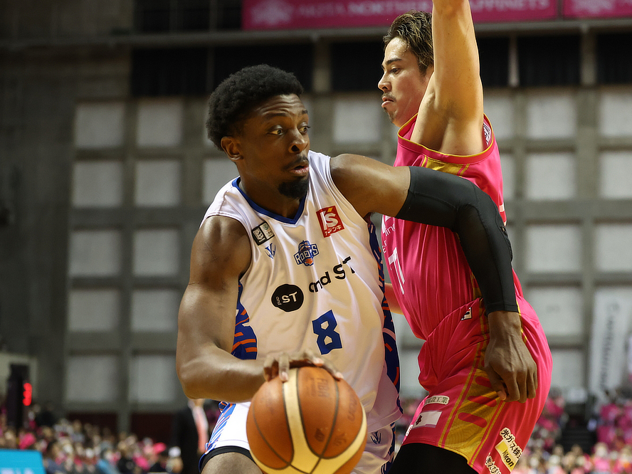 アンダーアーマーがバスケットボール日本代表の公式ライセンス商品の