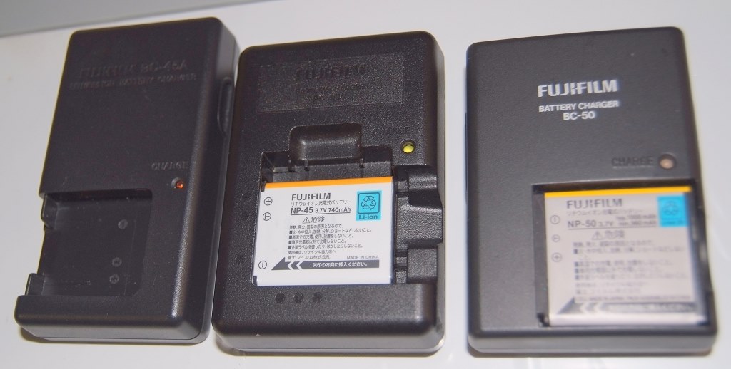 付属の充電器について』 富士フイルム FinePix F70EXR のクチコミ