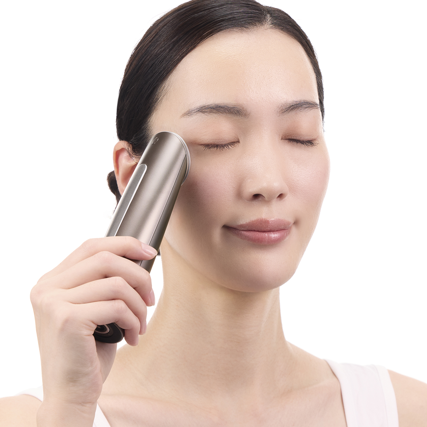 YA-MANの最新美顔器が「あまりにも多機能すぎてスゴい！」と話題に…気