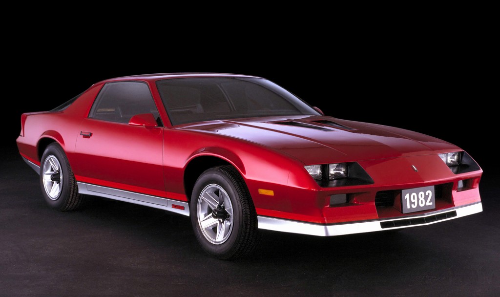 シボレー カマロ (3代目 1982-1992)：ボディサイズを縮小し